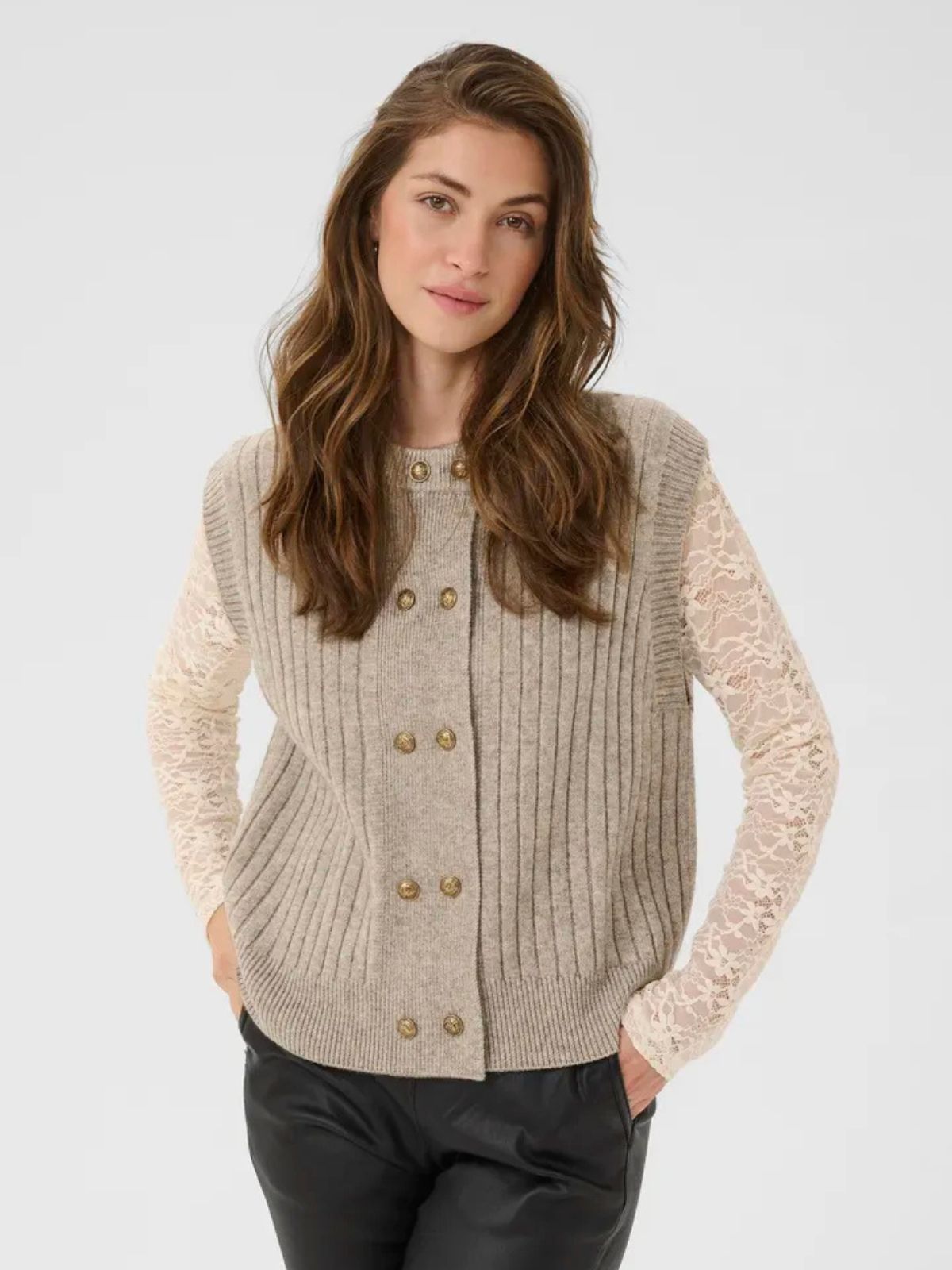 Veste en tricot CREroka Cream