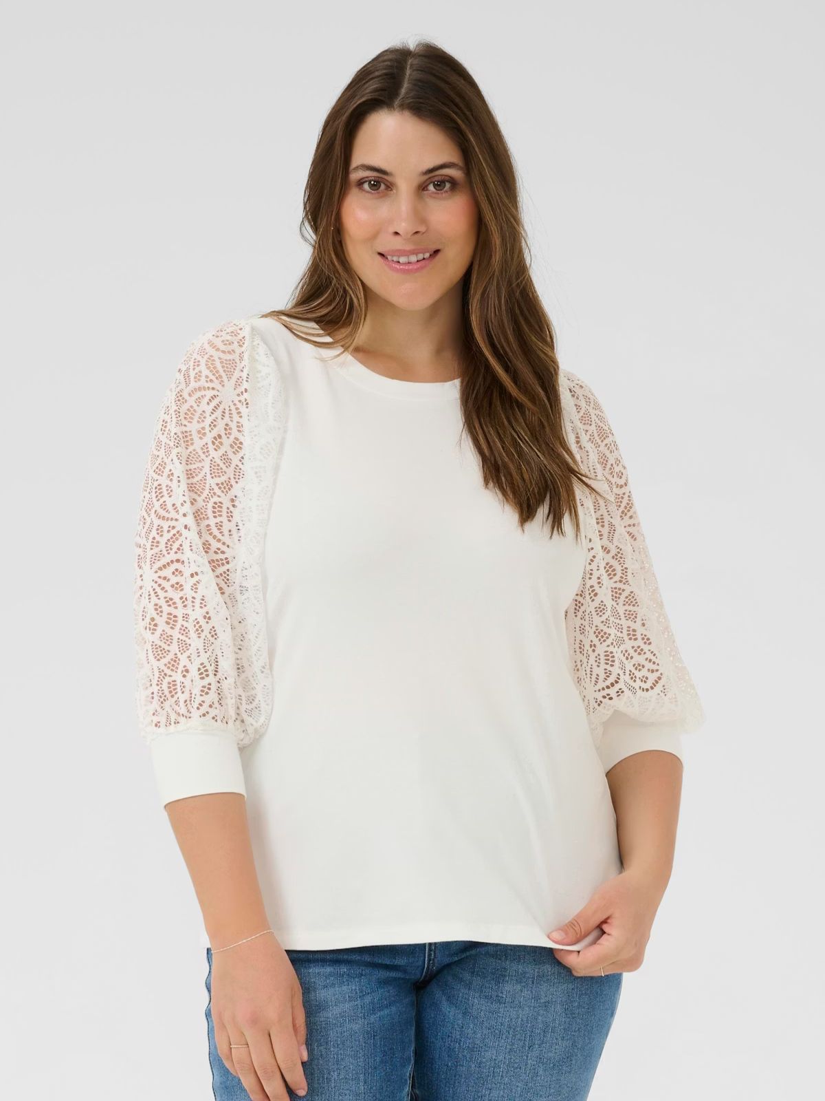 T-Shirt avec manche en dentelle Kaffe Curve 