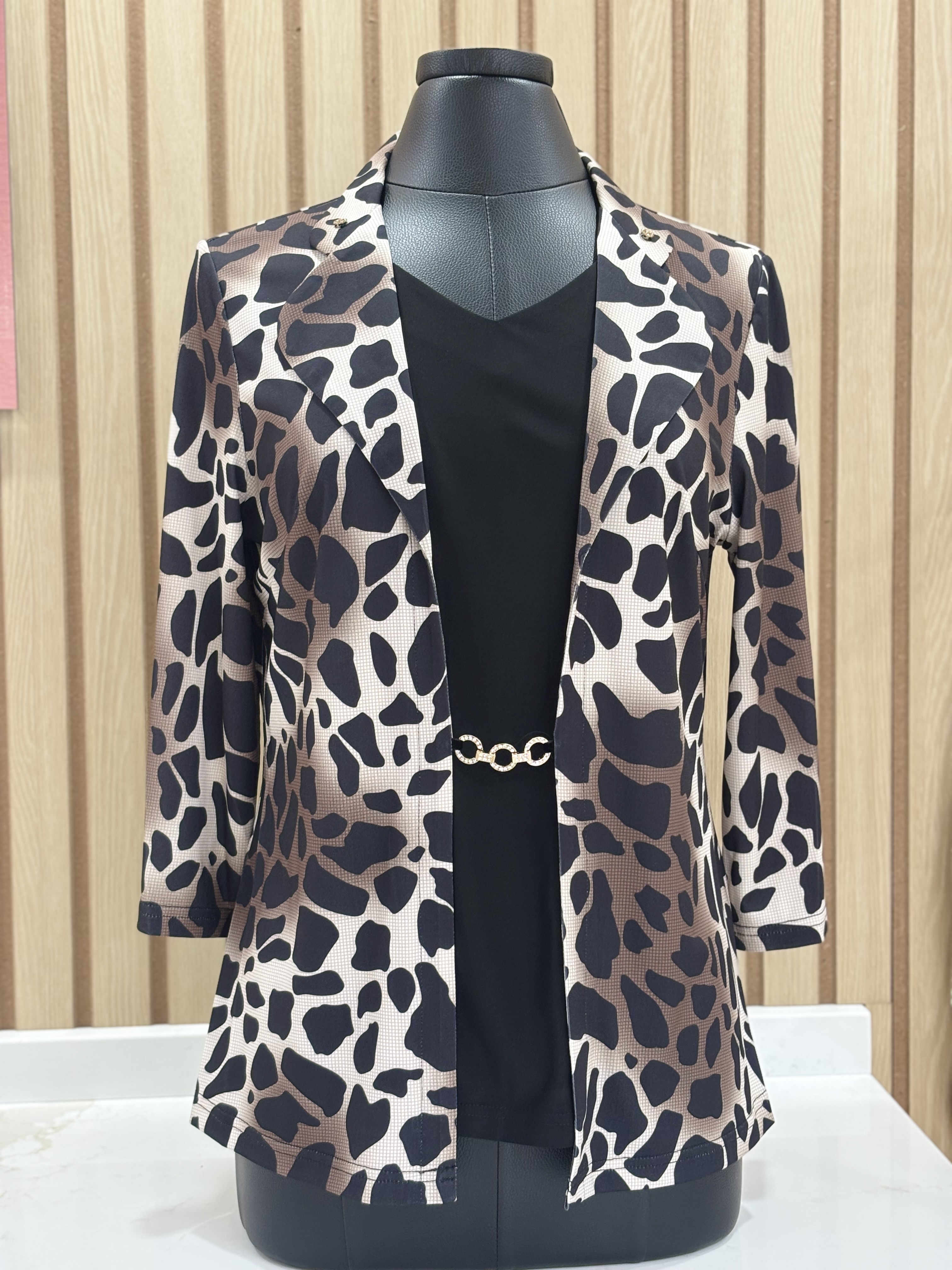 Haut style blazer avec chandail intégré et attache scintillante Kleio