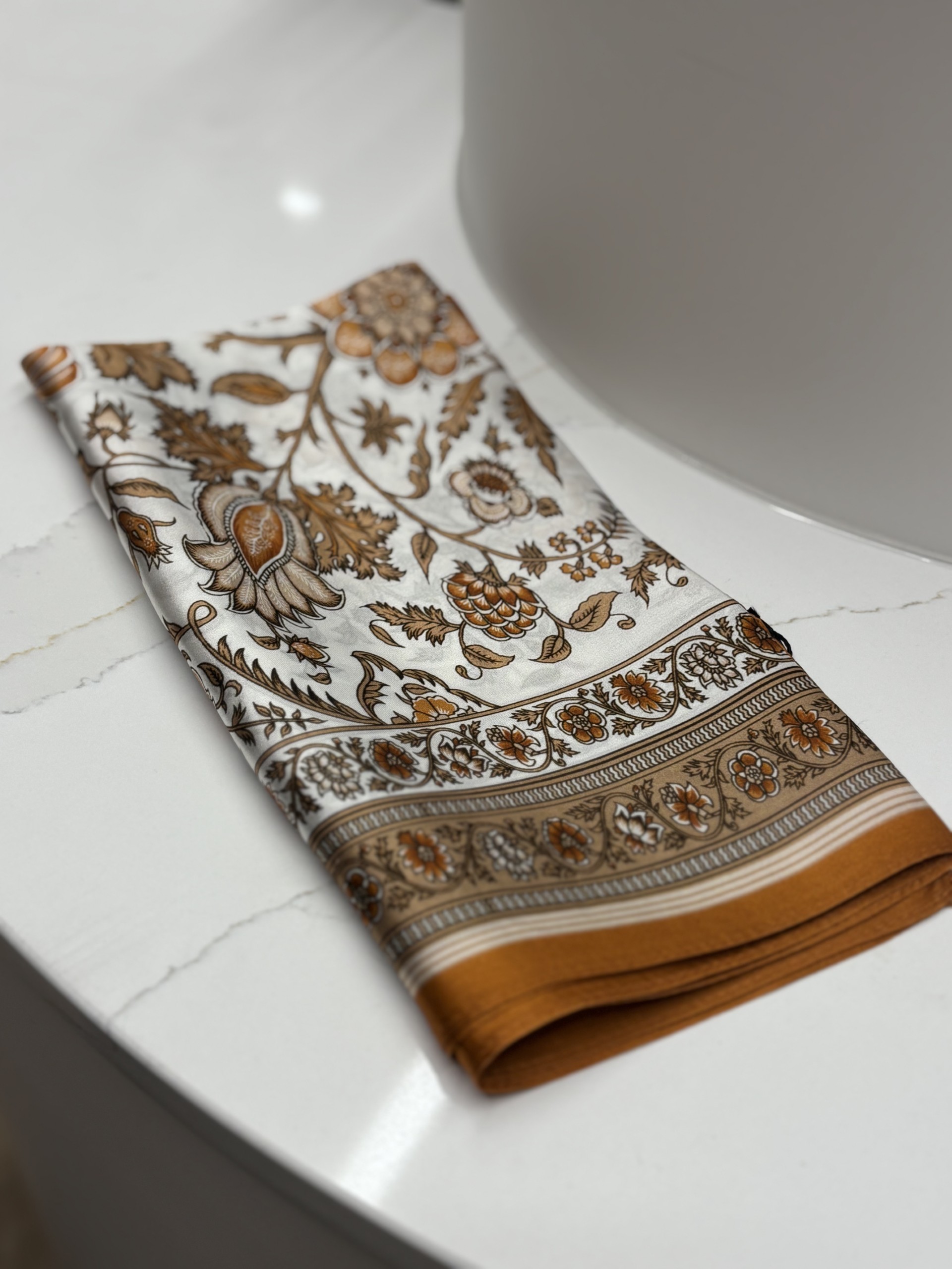 Foulard en soie fleurie Tom & Eva 