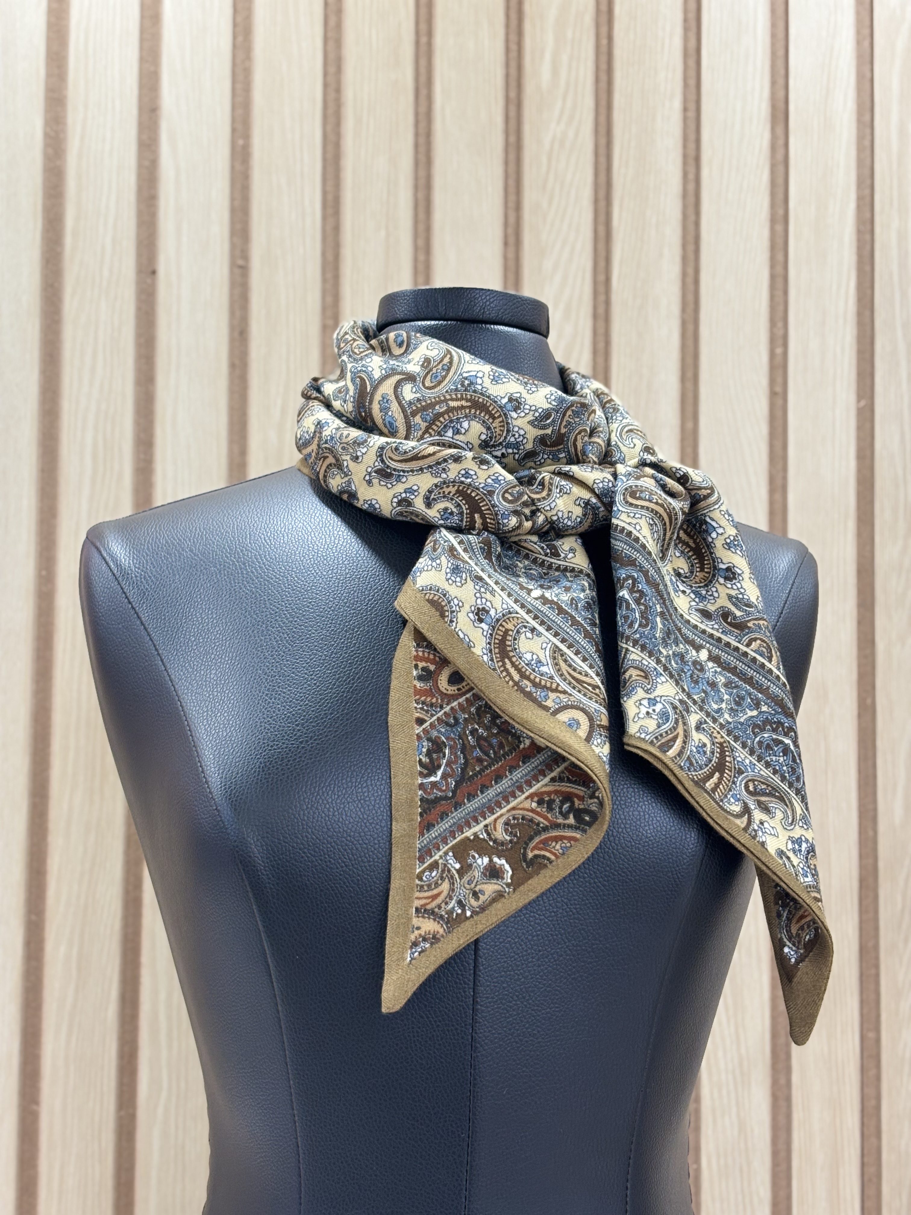 Foulard réversible à motif cachemire