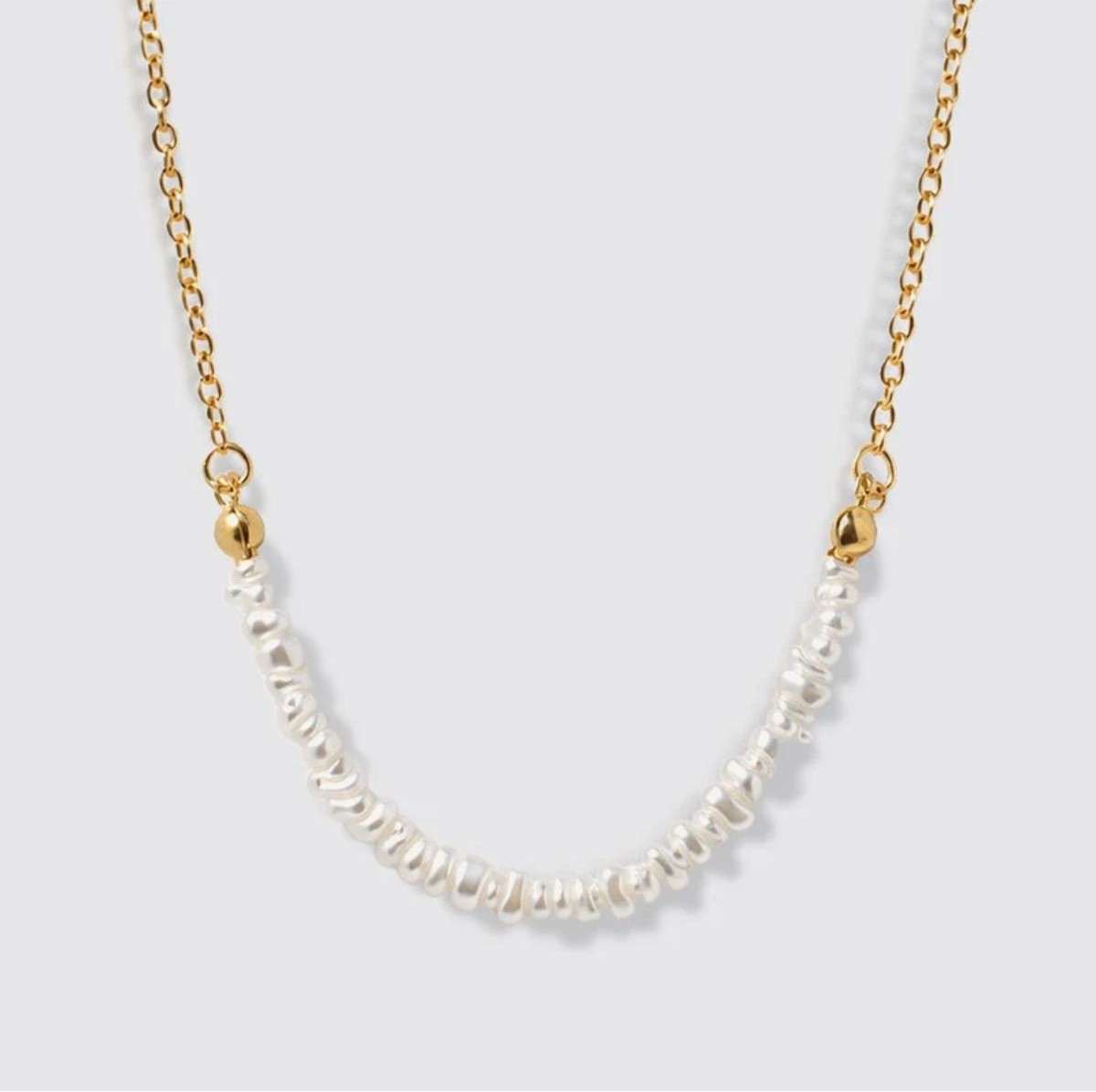 Collier délicat avec rangée de perles asymétriques Bizou