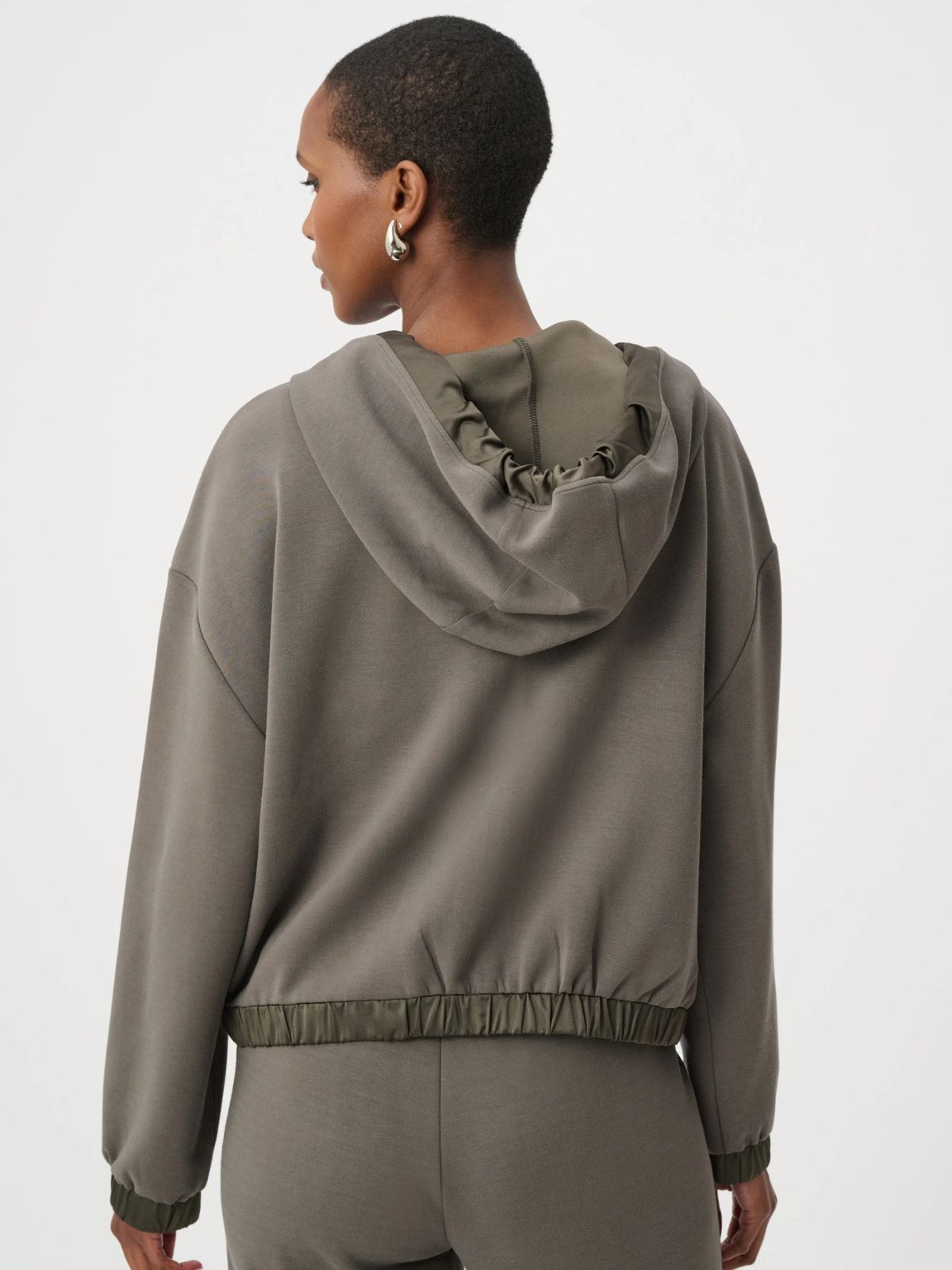 Veste à capuchon coupe carrée en jersey scuba et satin Joseph Ribkoff
