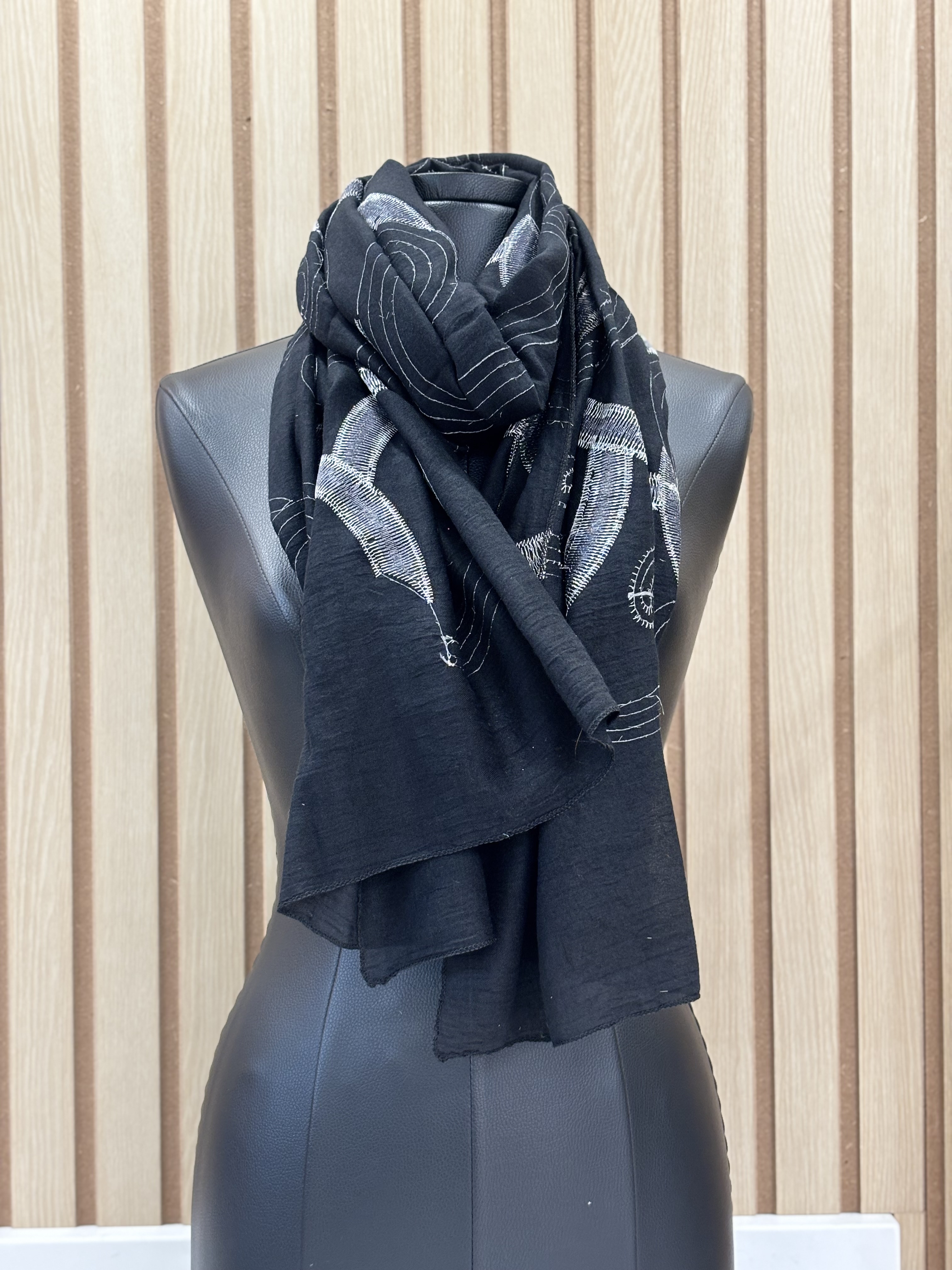 Foulard à motifs abstraits brodés Les Nana