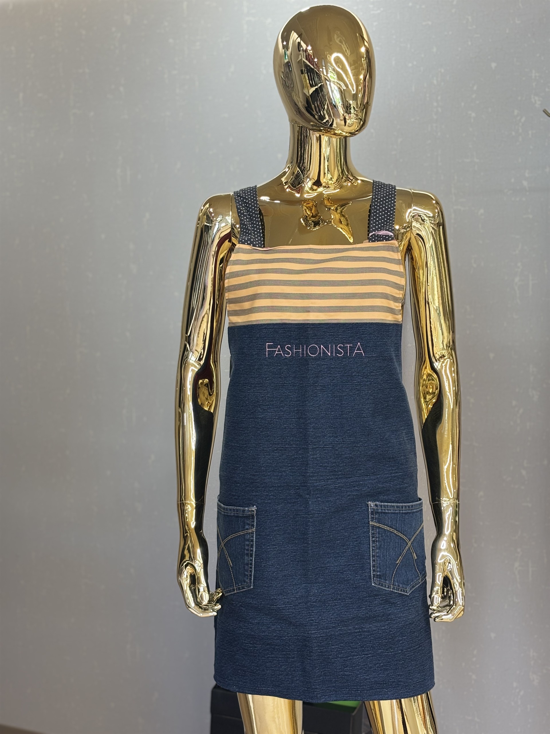 Tablier croise-dos Fashionista en denim à rayures et pois The Apron Girl Boutique