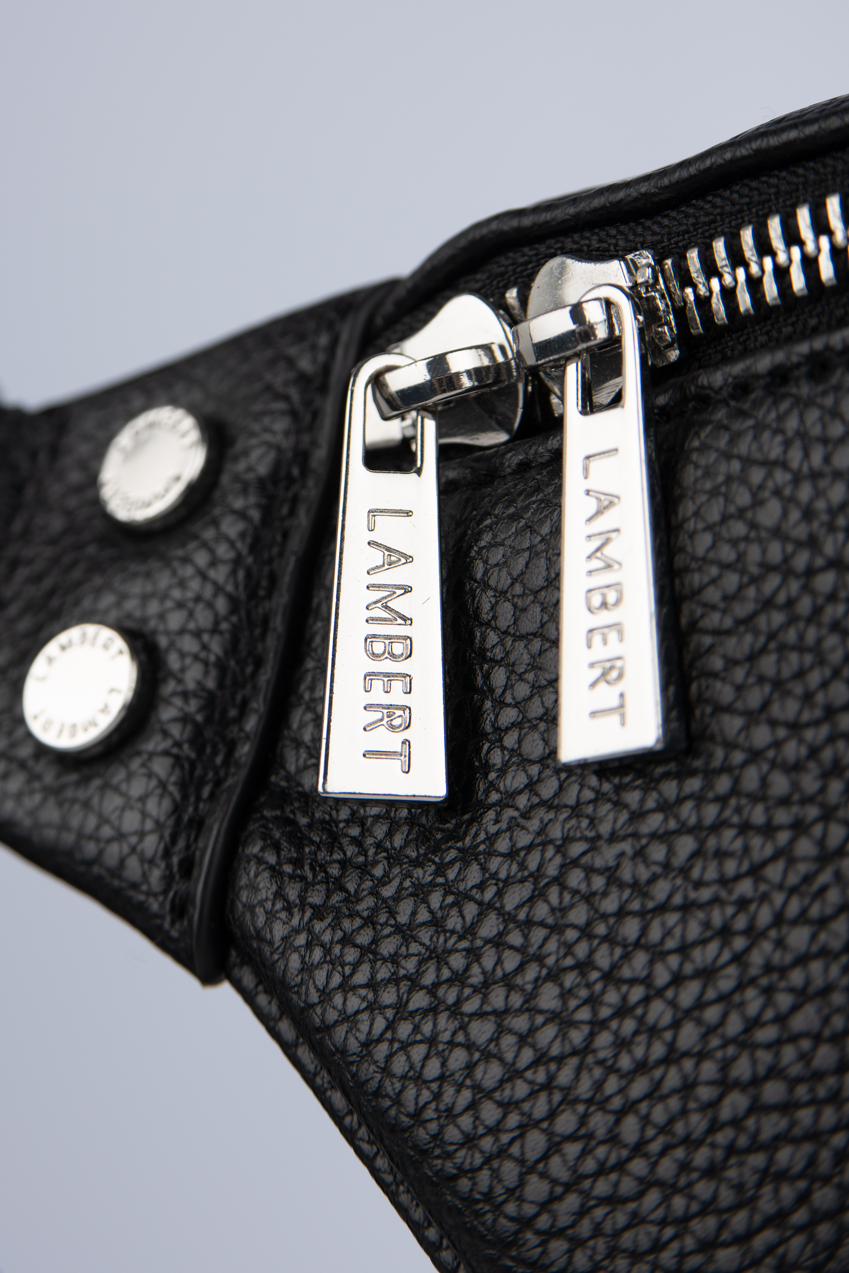 Le Sarah - Sac banane en cuir vegan noir Lambert