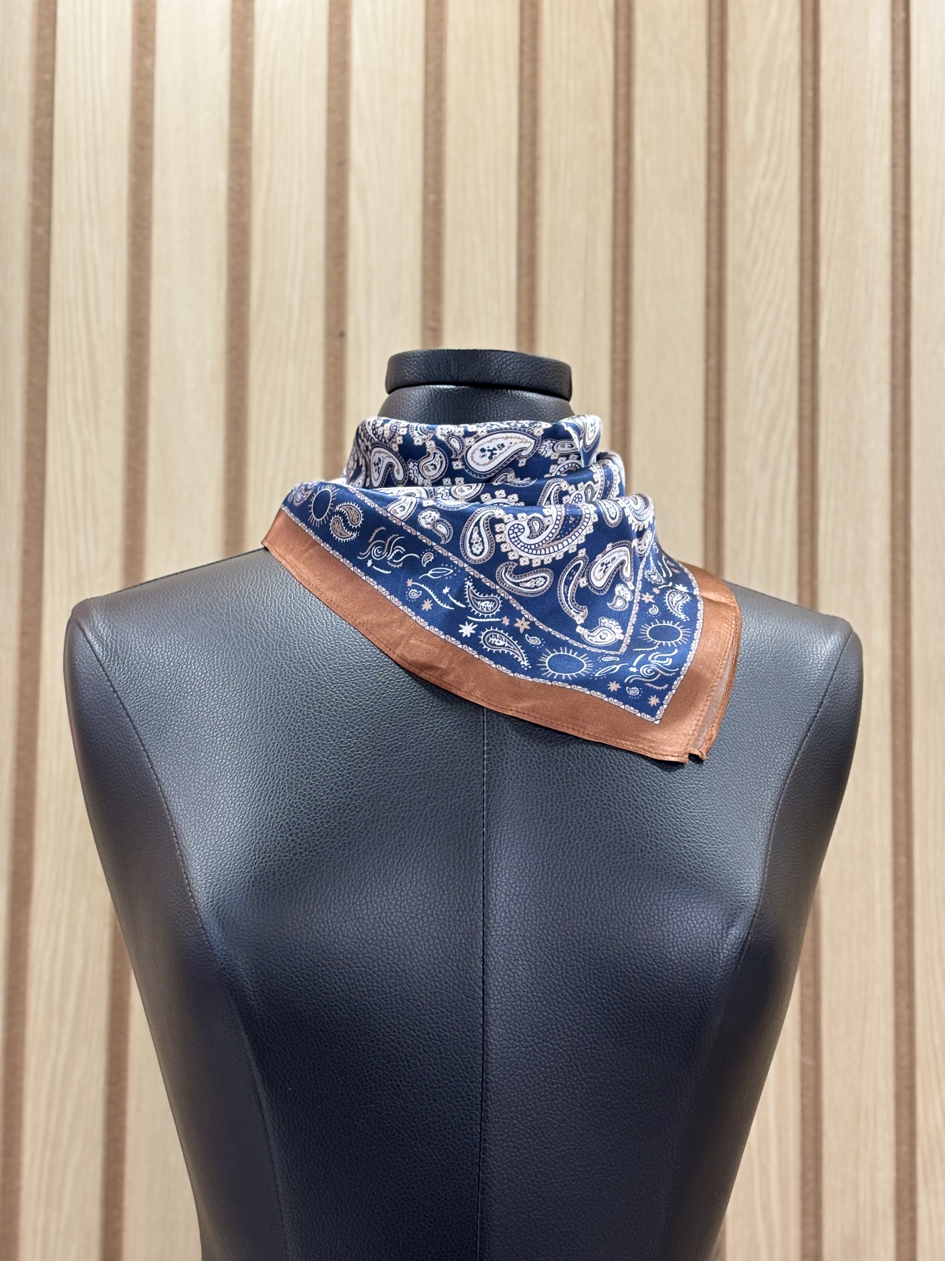 Foulard en soie à motif cachemire