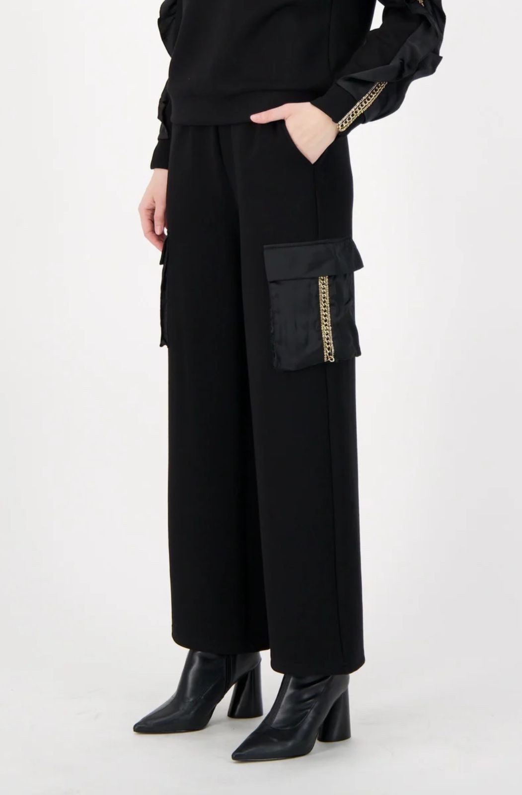 Pantalon à poches avec détails de chaînes Gabby Isabella