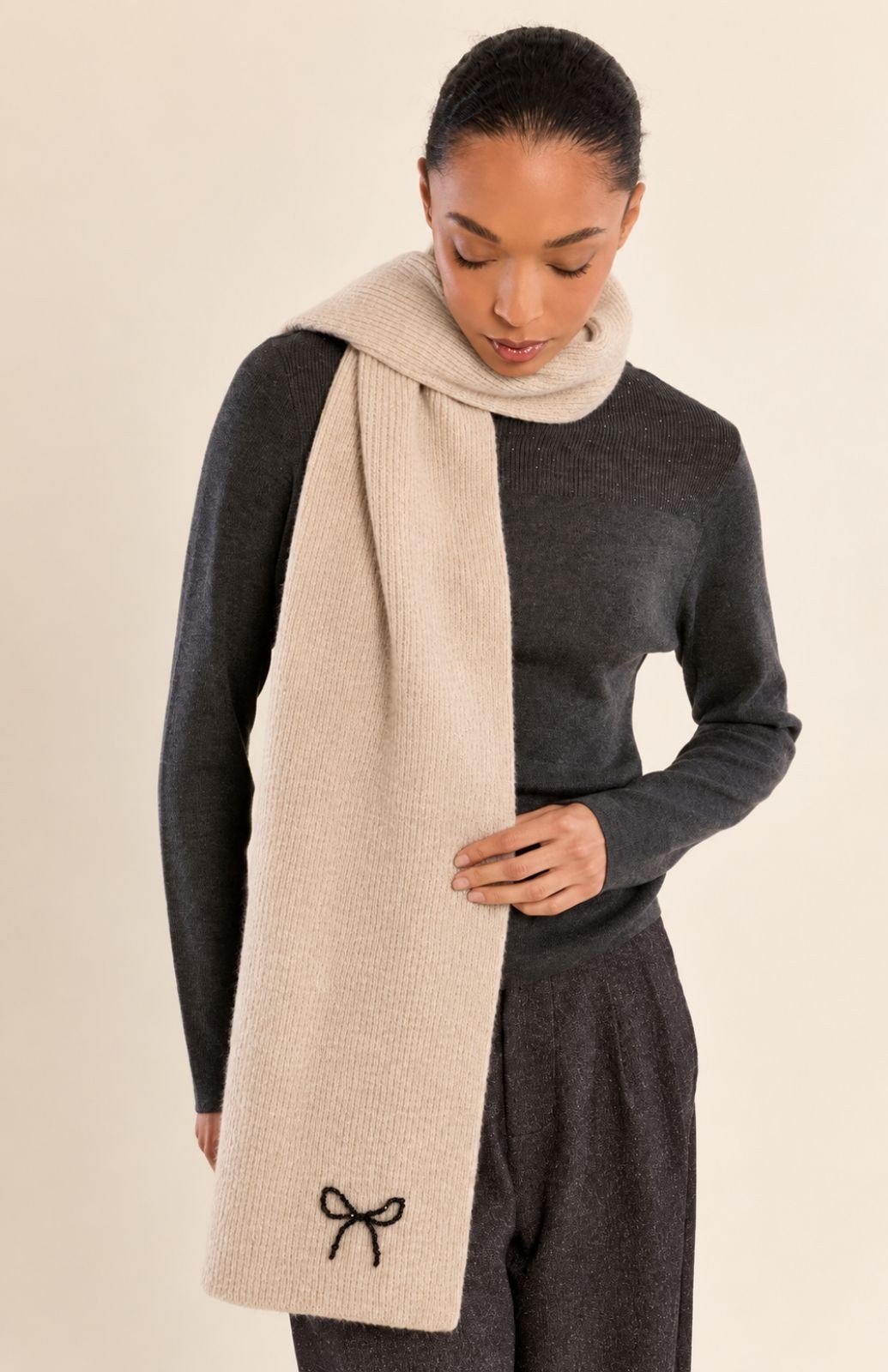 Foulard côtelé avec boucle en brillants Molly Bracken