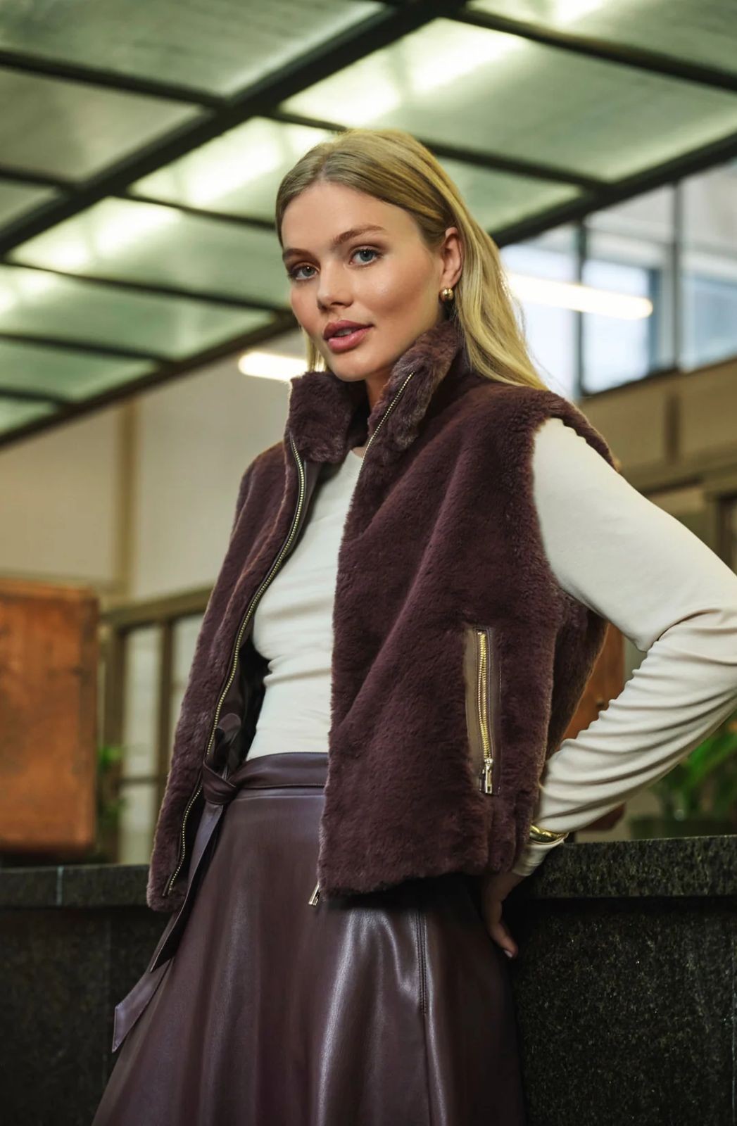 Veste courte sans manches Nikki en fausse fourrure Rino & Pelle