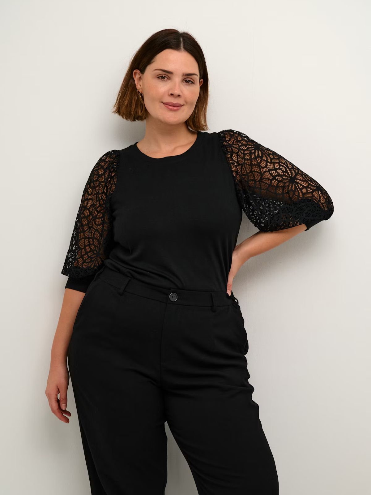 T-Shirt avec manche en dentelle Kaffe Curve 