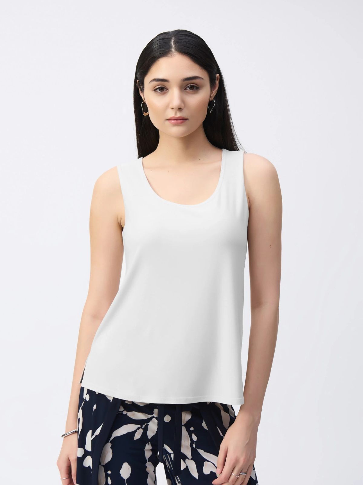 Camisole en tricot soyeux à encolure dégagée Joseph Ribkoff 251970
