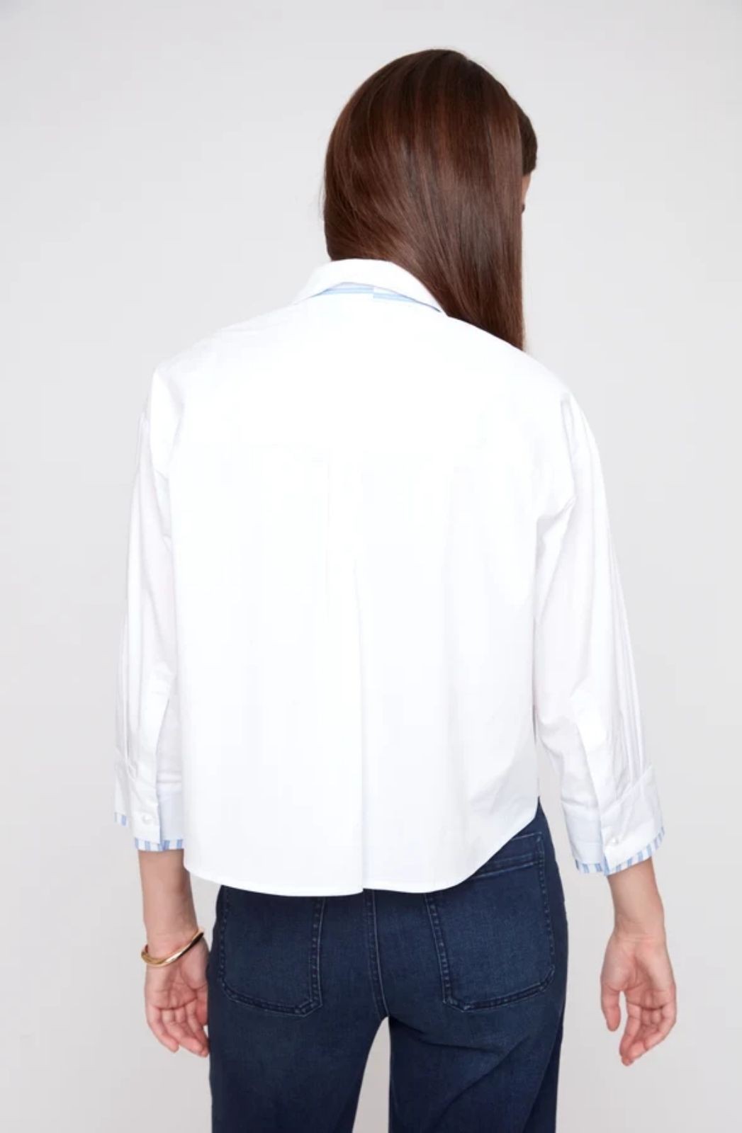 Chemise courte boutonnée avec détail de cravate rayée Renuar