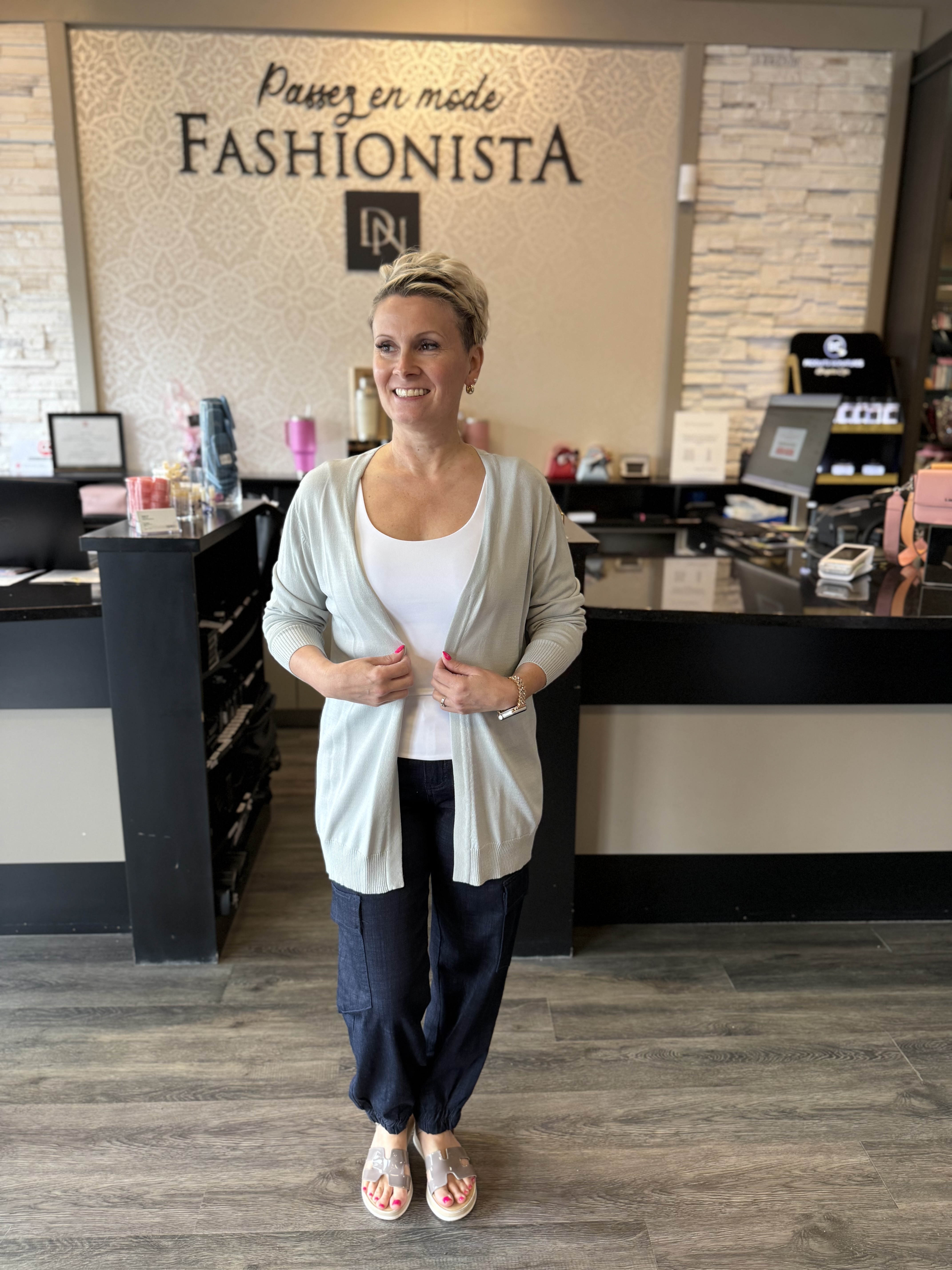 Cardigan Court Ouvert La Madona 34150 