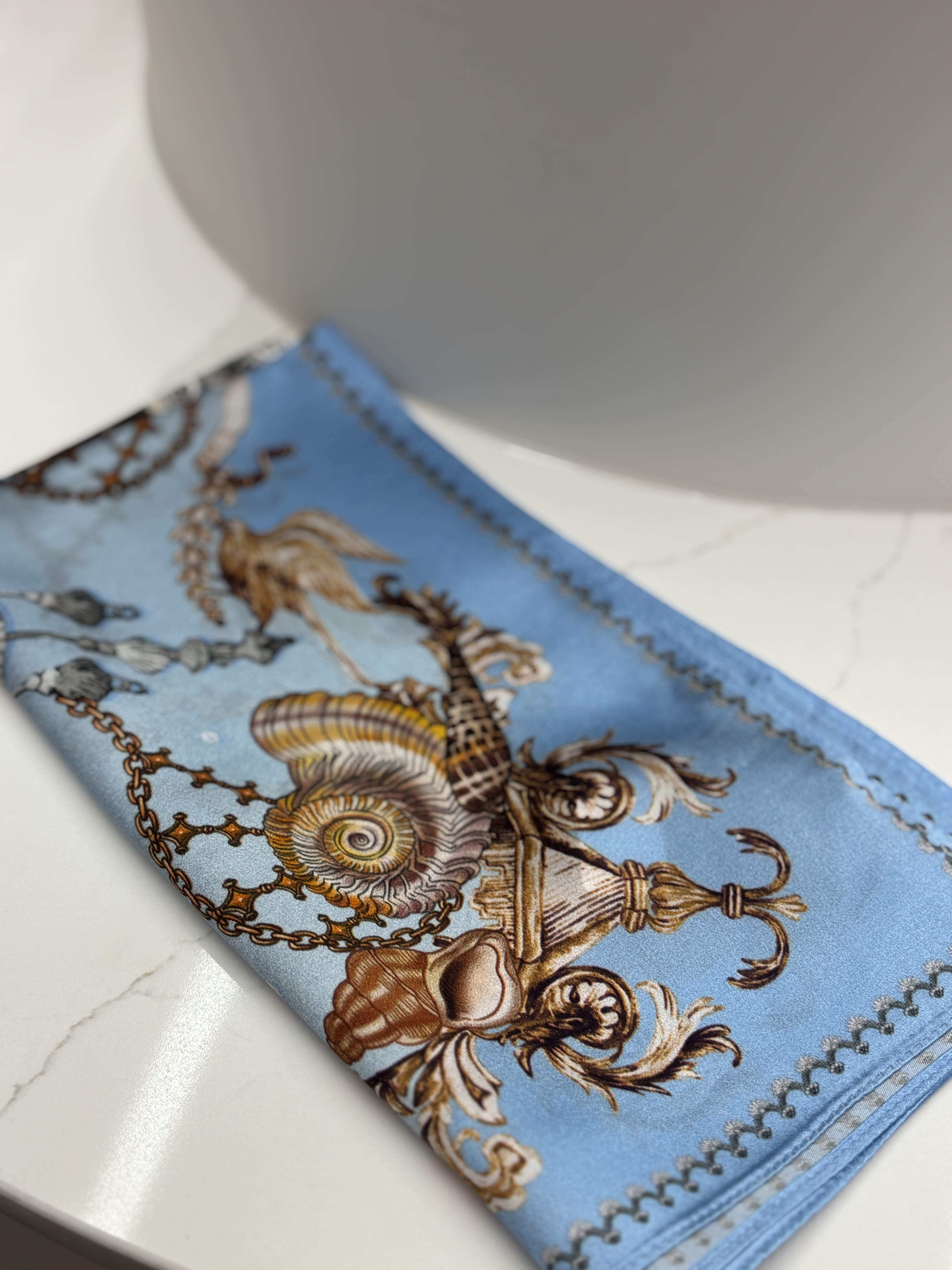 Foulard en soie avec coquillage Tom & Eva 