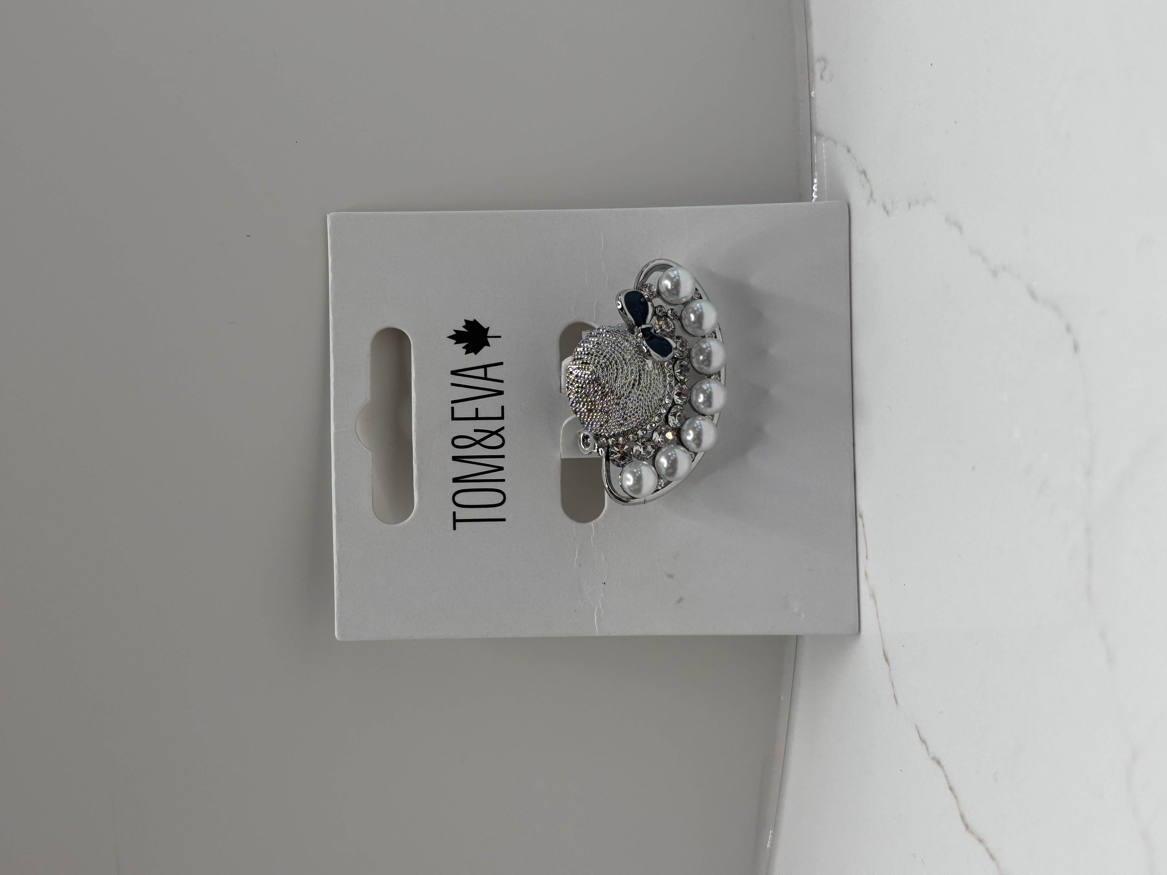 Broche en chapeau Tom & Eva 