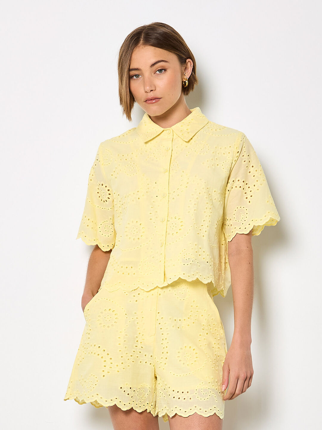 Chemise courte en coton brodé à bord festonné Apricot 