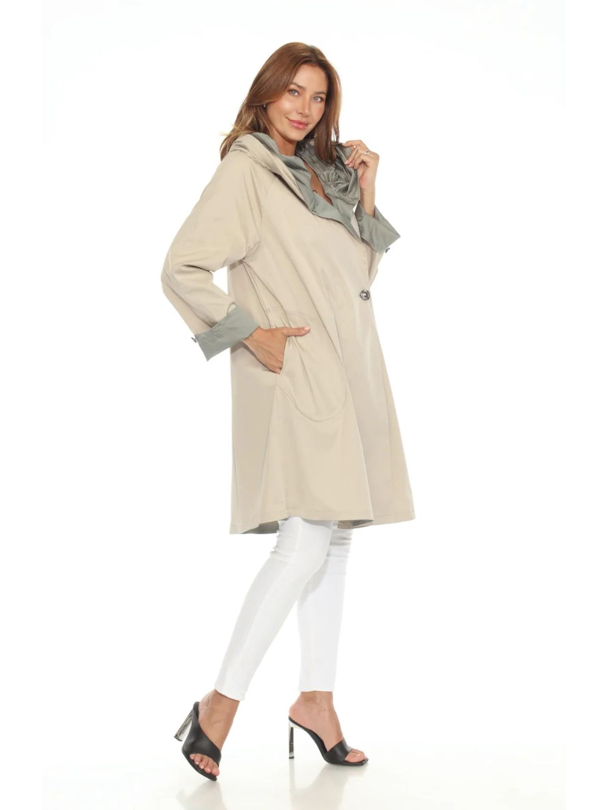 Veste mi-longue réversible, dotée d’une capuche plissée Oopéra