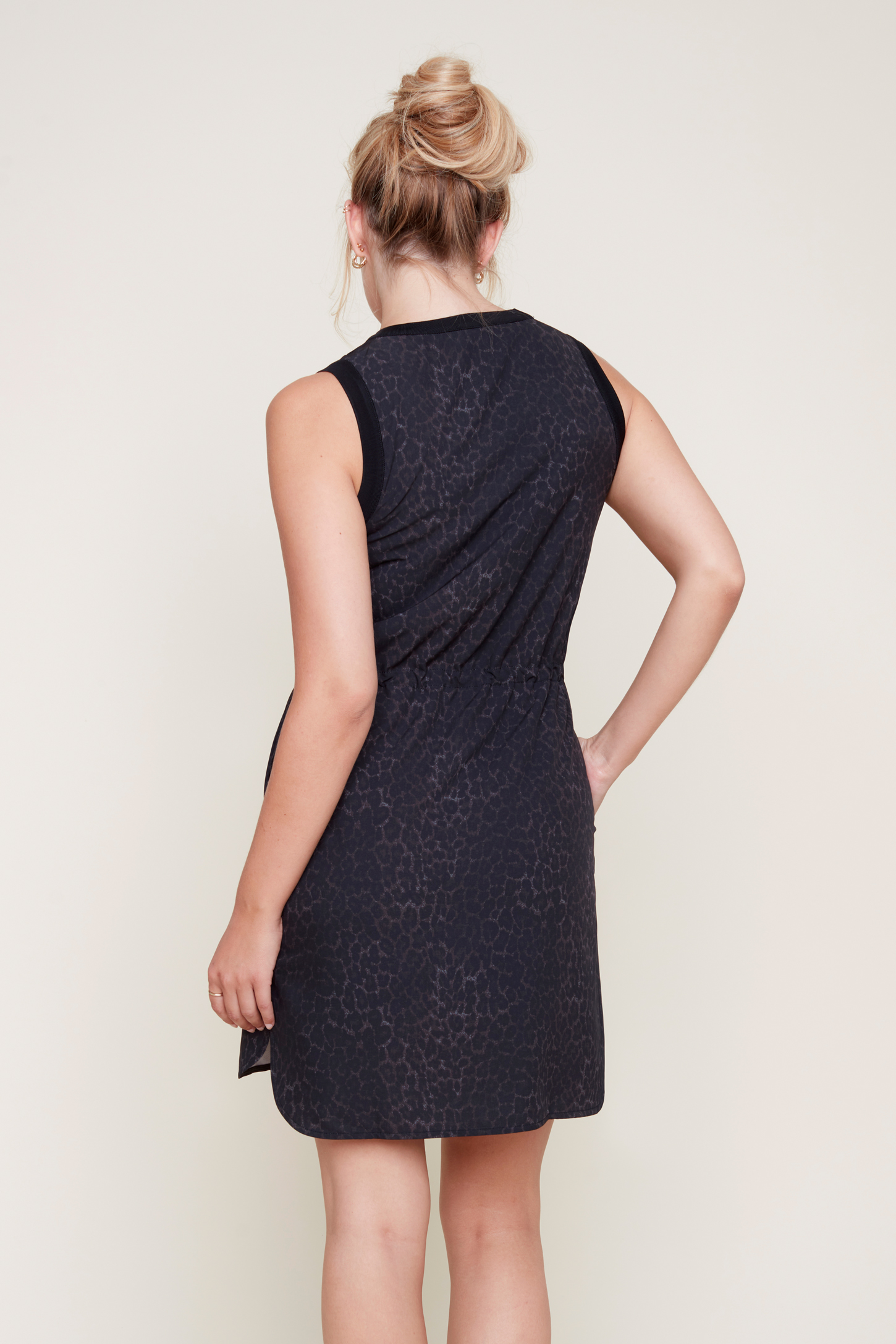 Robe Léopard sans Manche Renuar R4316HL 