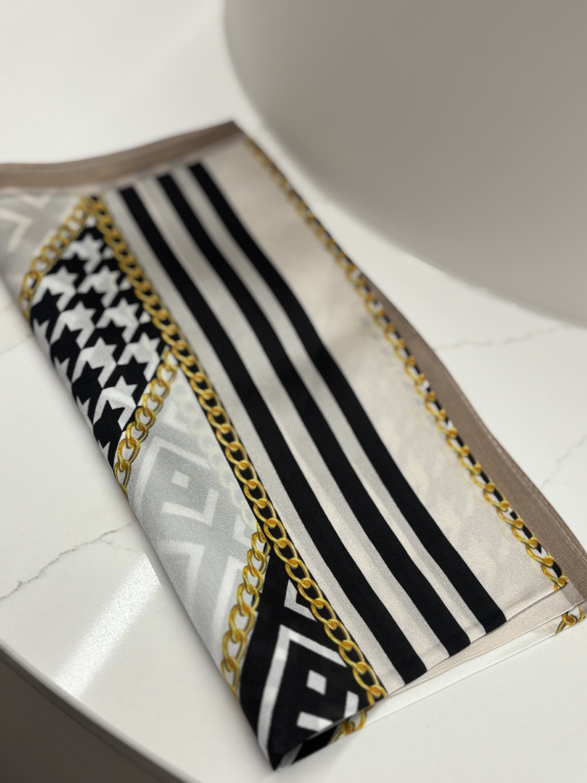 Foulard en soie à motif de chaine Tom & Eva 