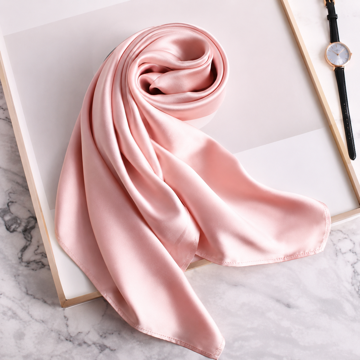 Foulard carré en satin à couleur unie
