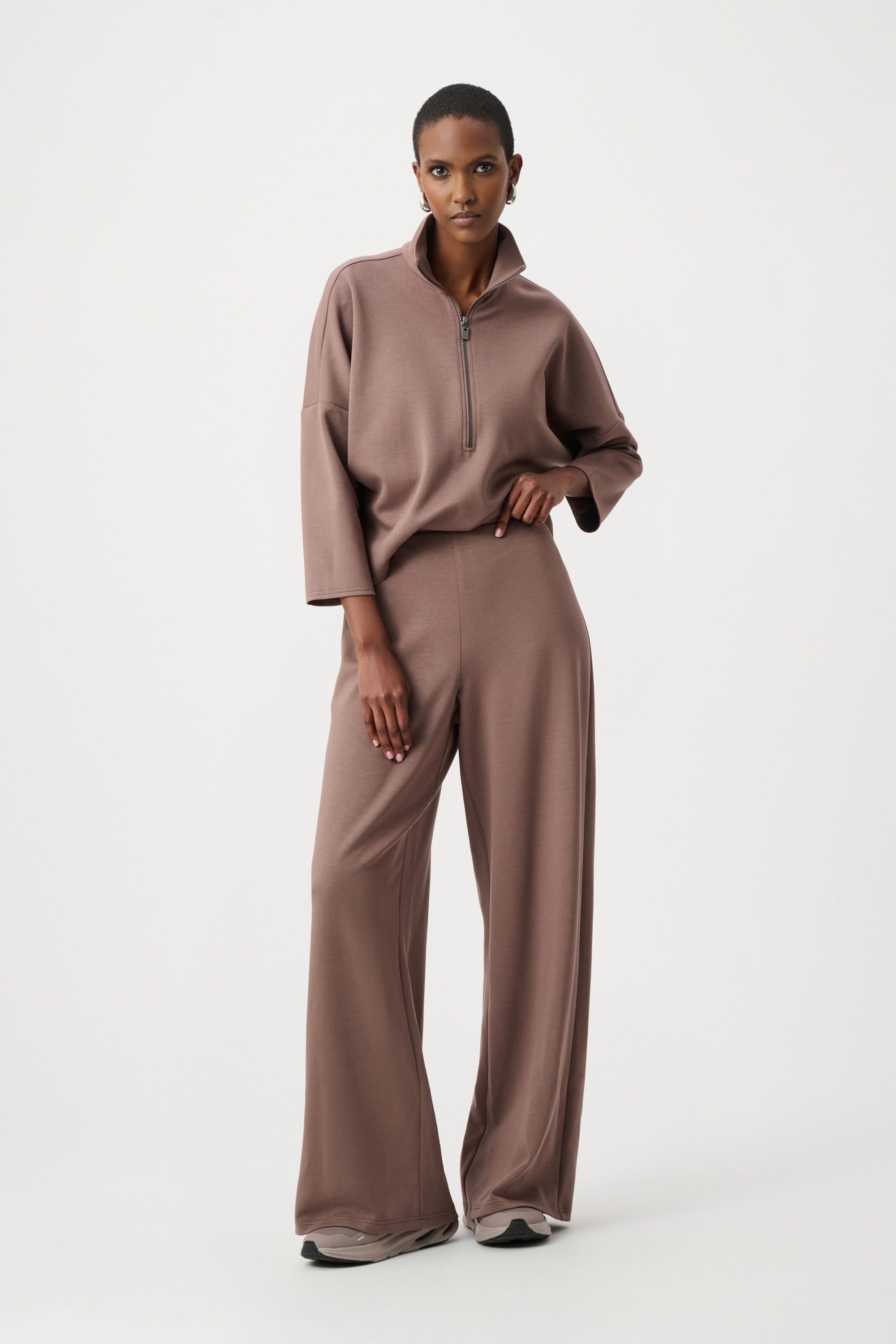 Combinaison à jambe large en jersey scuba à col montant Joseph Ribkoff 