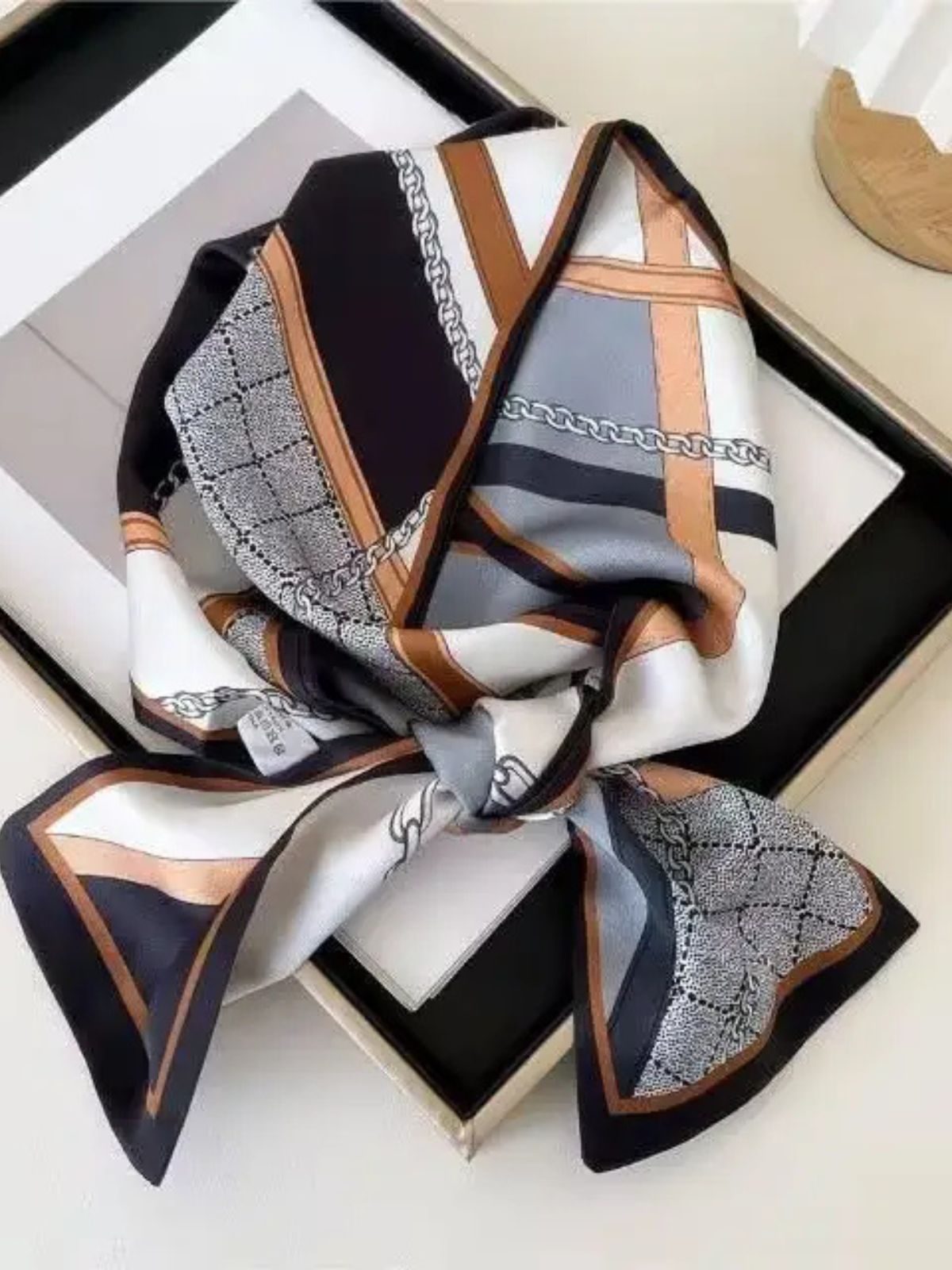 Écharpe avec chaine LUV & Co