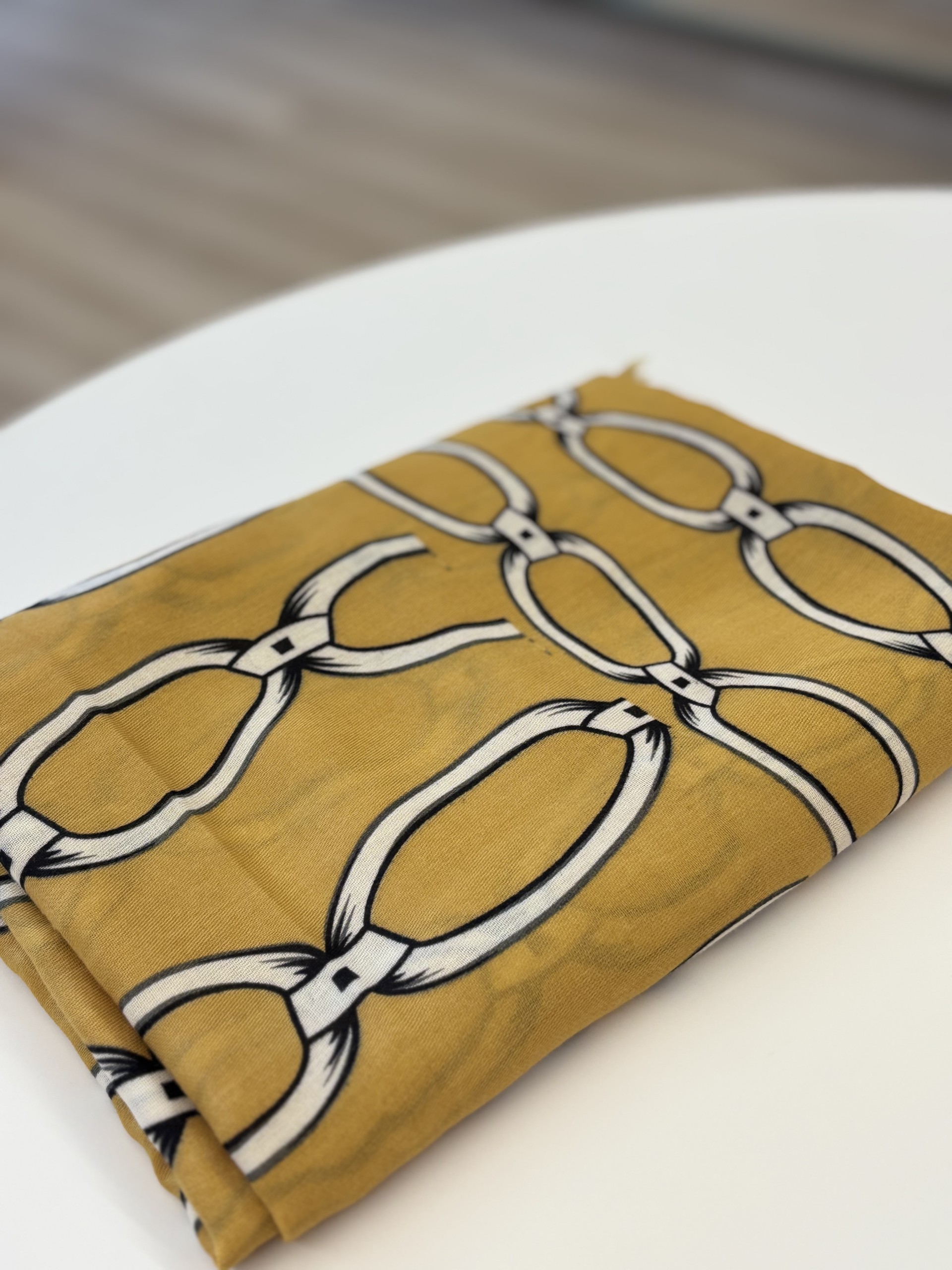 Foulard Leger avec chaine Les Nana