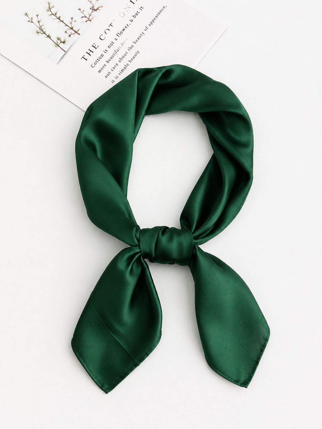 Foulard carré en satin à couleur unie