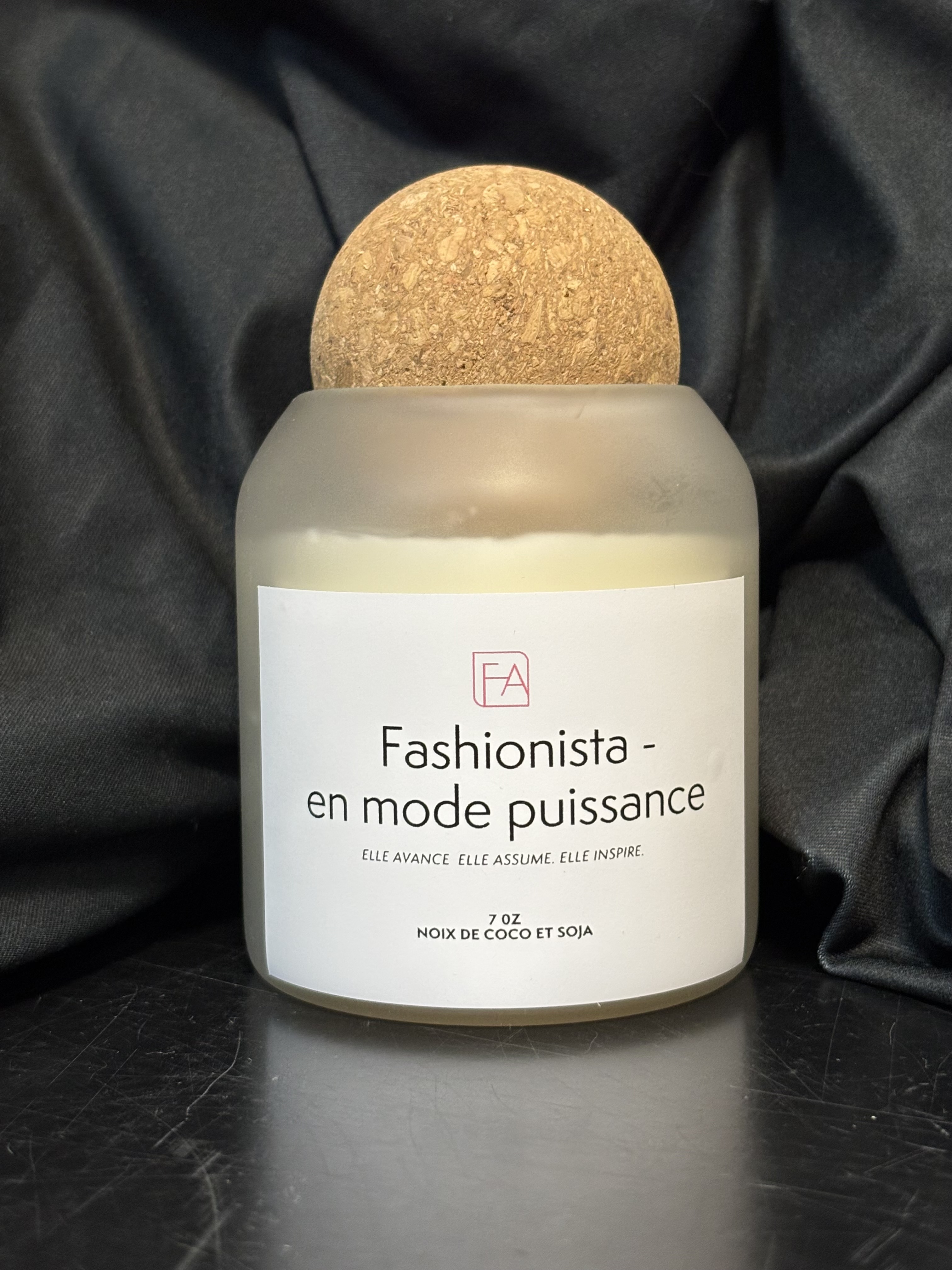 Chandelle Fashionista- en mode puissance (Sandalwood & Cacao Blanc)