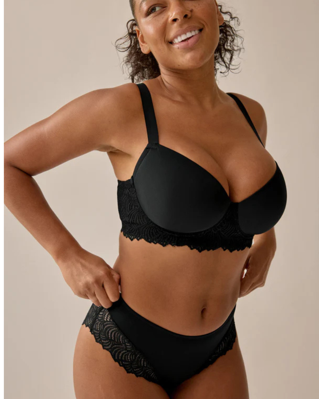 Soutien-gorge balconnet avec armatures et dentelle Naturana 