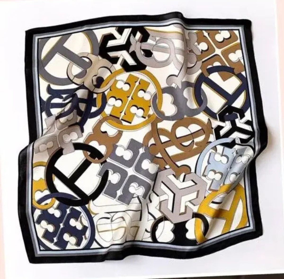 Écharpe à motif LUV & Co