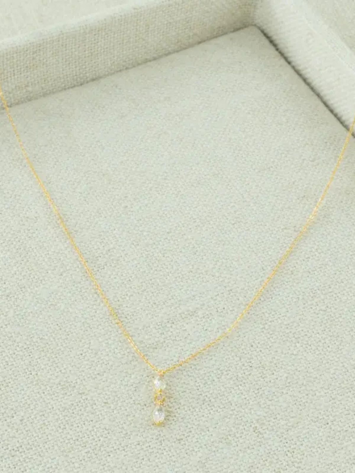Collier chaine avec pendentif brillant Jackie J