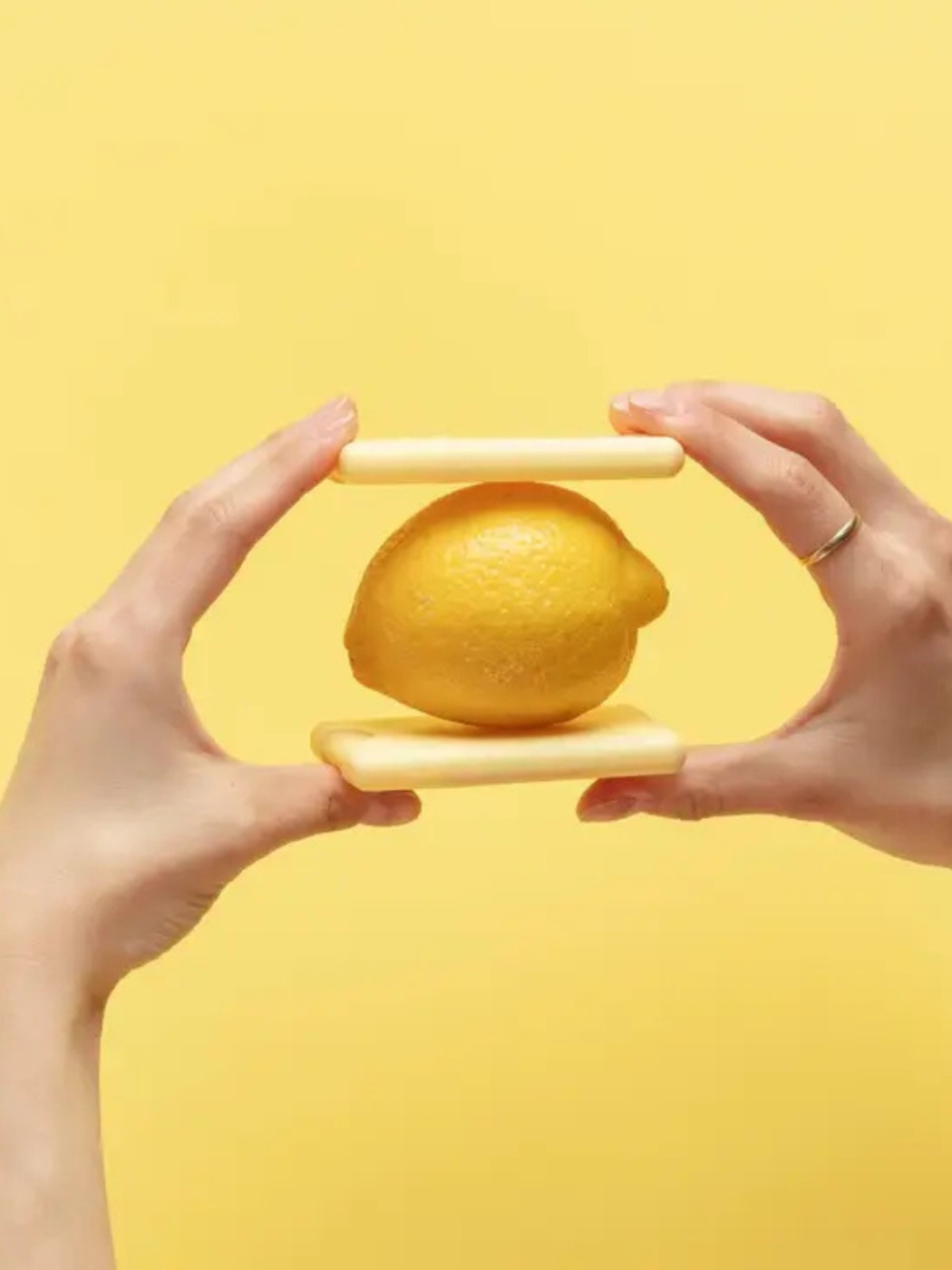 Désinfectant de poche hydratant rechargeable au citron et à l'ylang-ylang