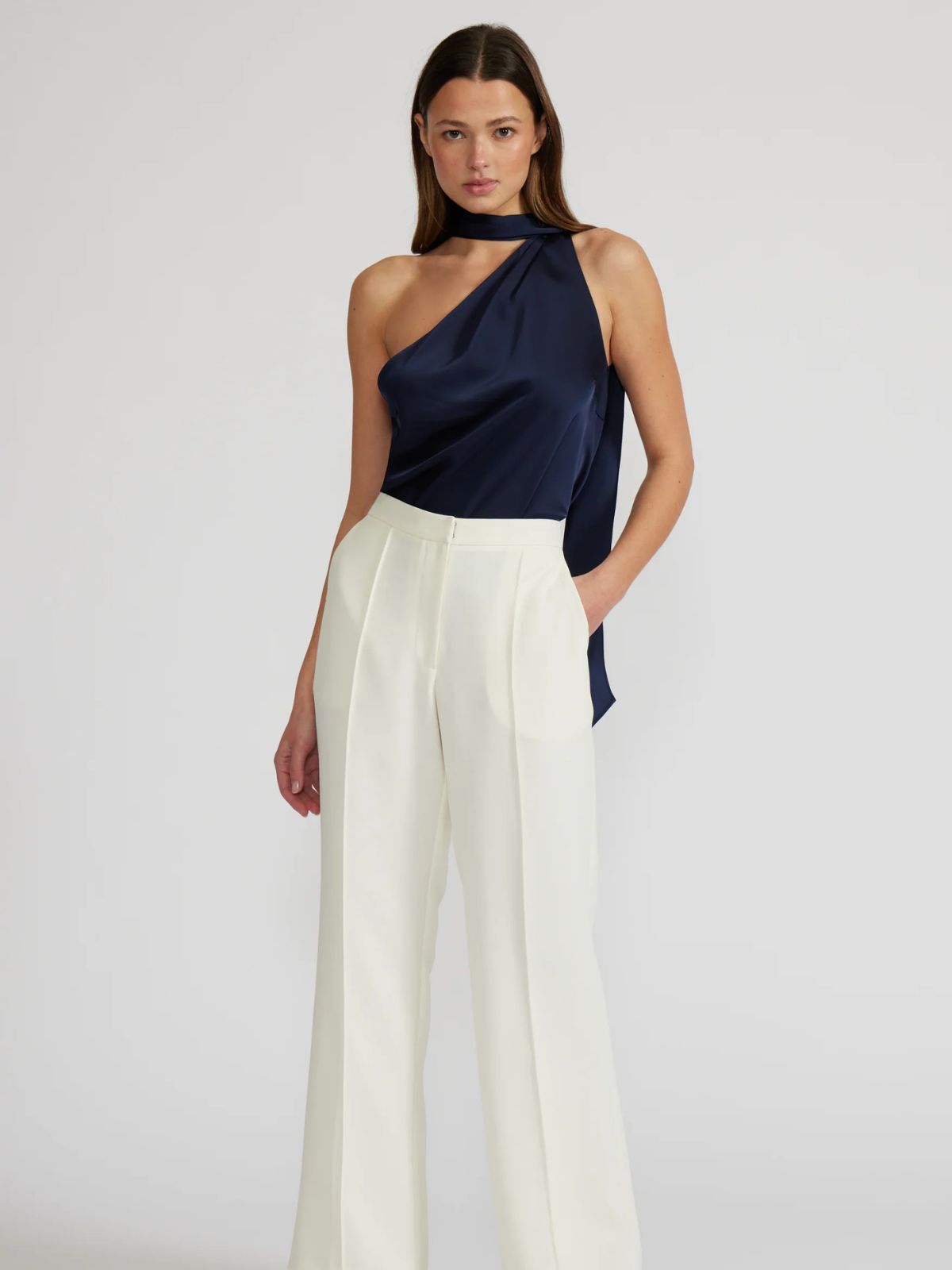 Haut en satin une manche Lucy Paris 