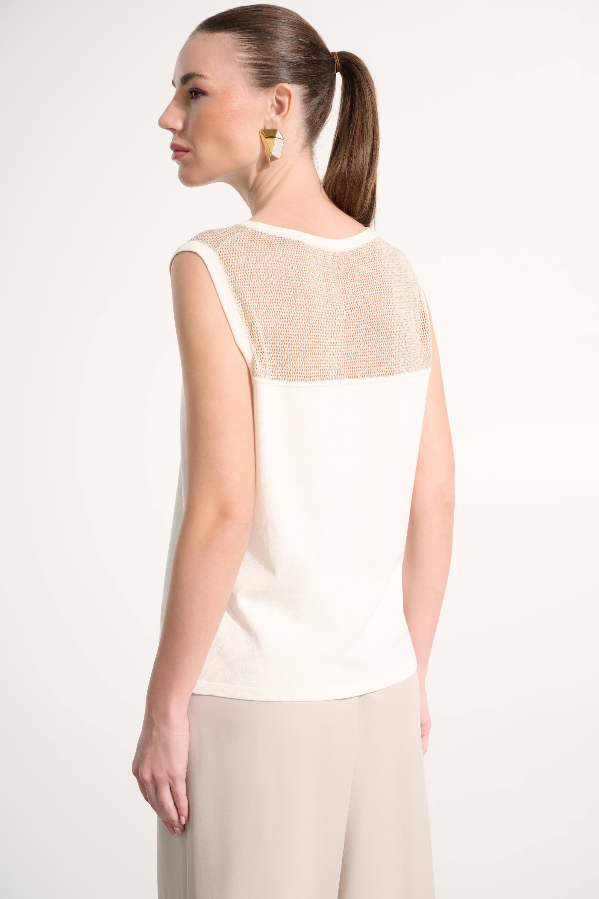 Camisole droite en tricot soyeux avec empiècement en filet Joseph Ribkoff 