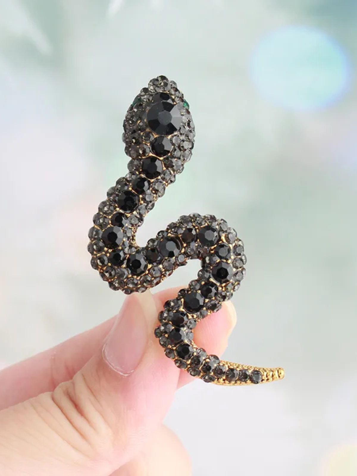 Broche serpent en alliage de zinc avec strass et émail