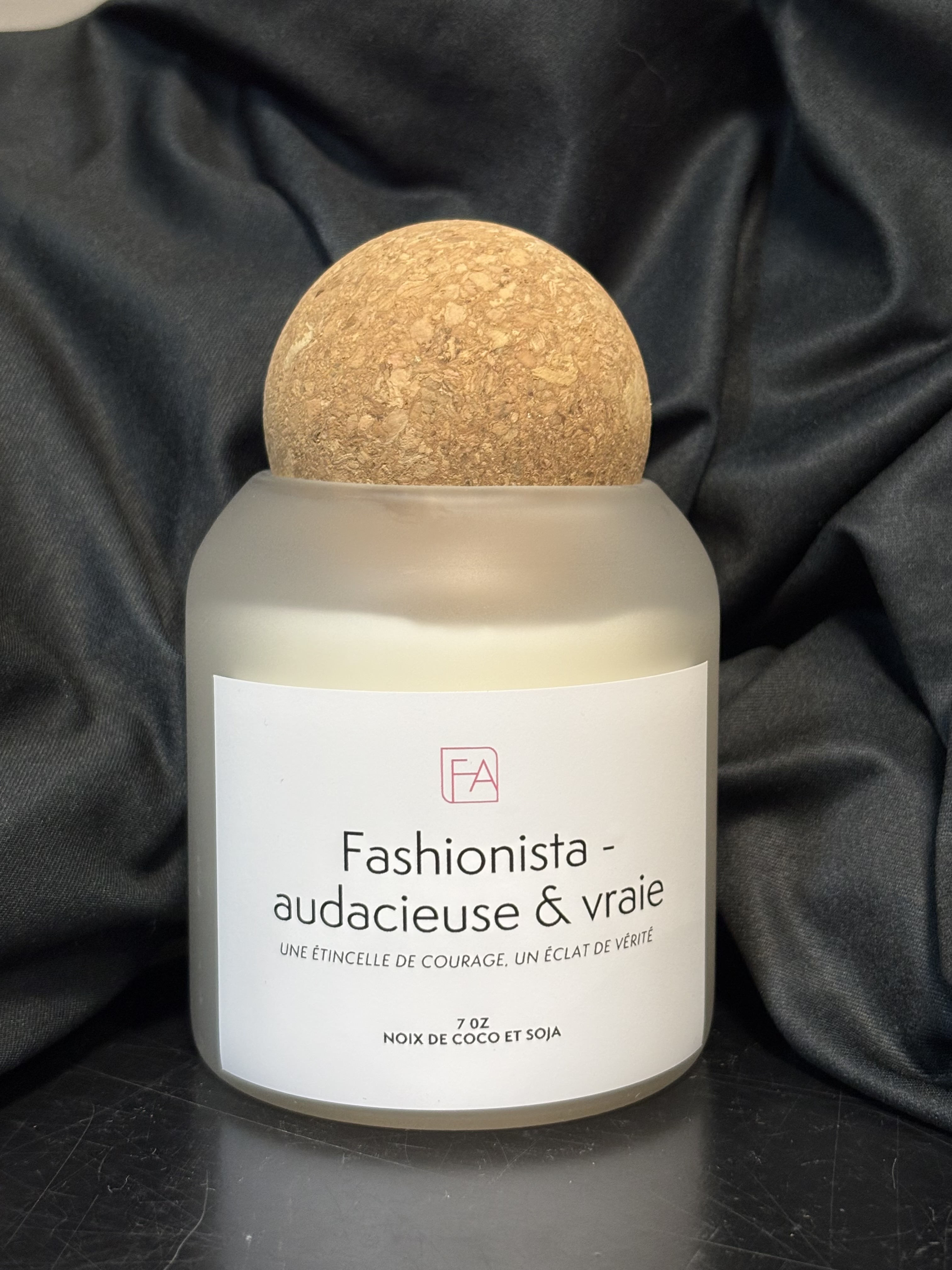 Chandelle Fashionista- audacieuse & vraie (Sandalwood & Cacao Blanc)