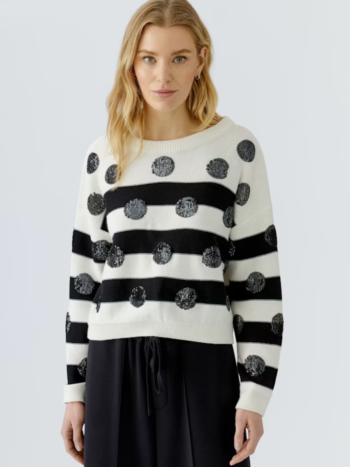 Pull rayé avec picots en paillettes.