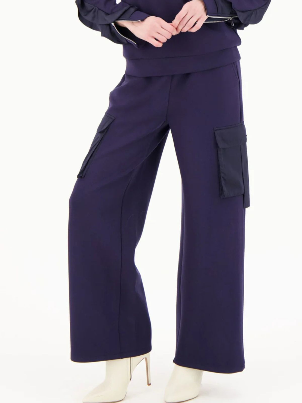 Pantalon droit, poches cargo en satin – Gabby Isabella
