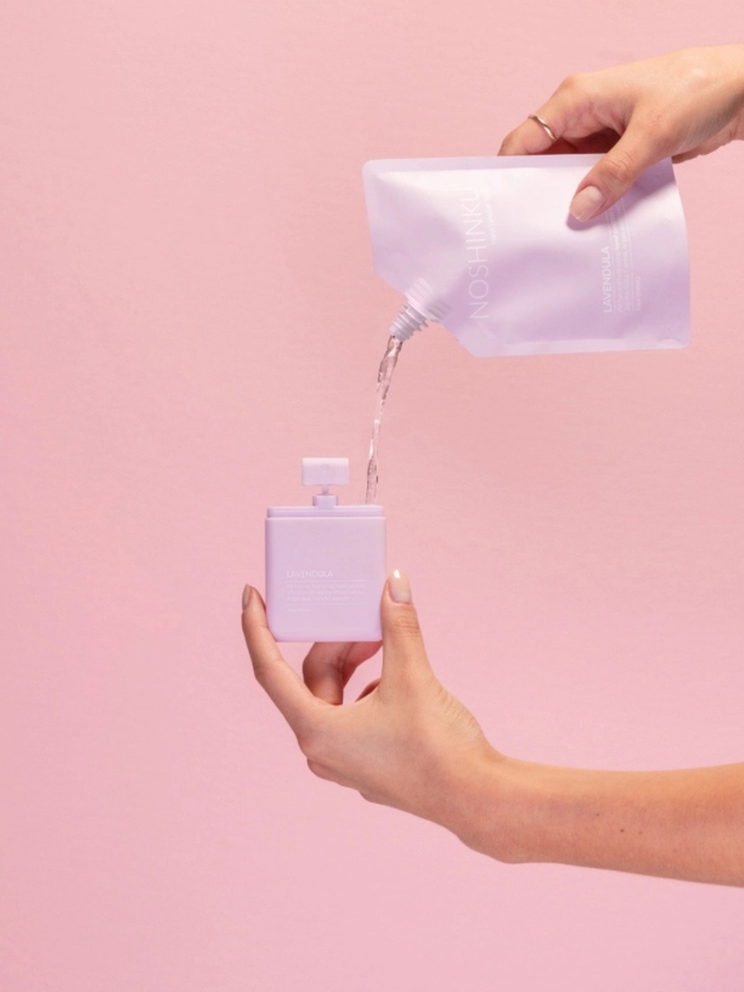 Désinfectant hydratant de poche rechargeable pour les mains à la lavande