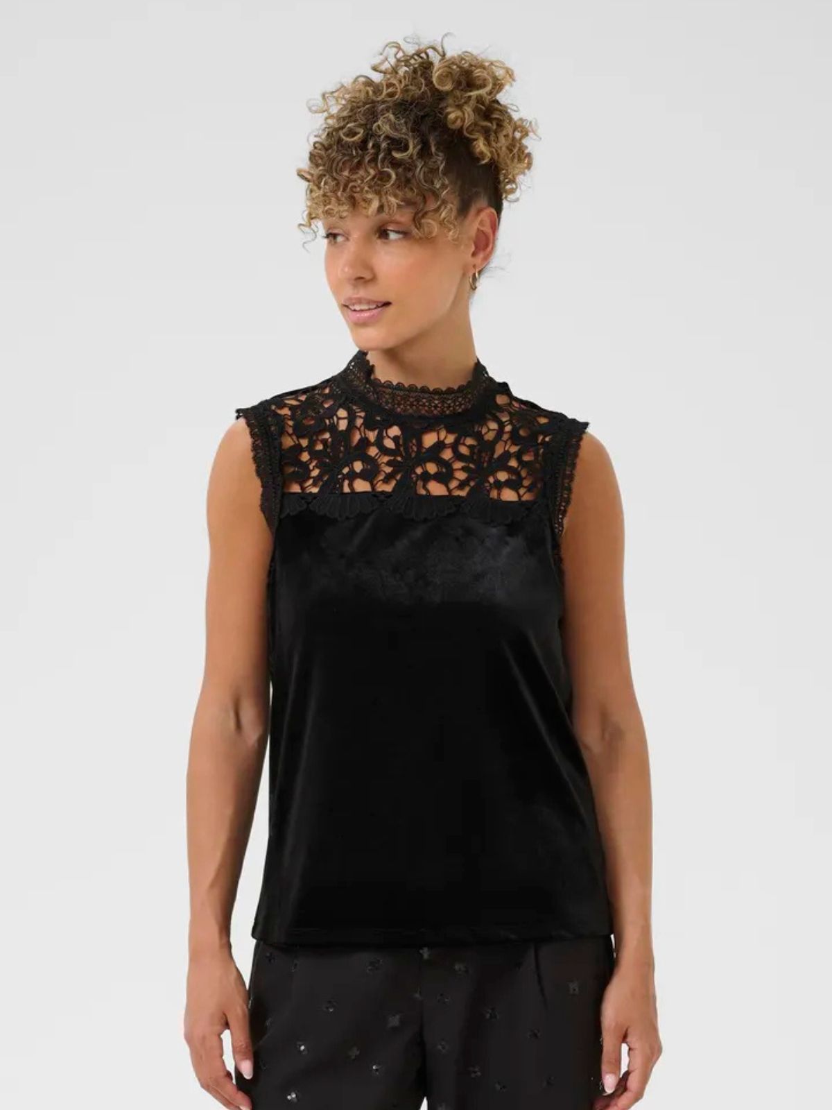 Haut en velour avec dentelle Cream 