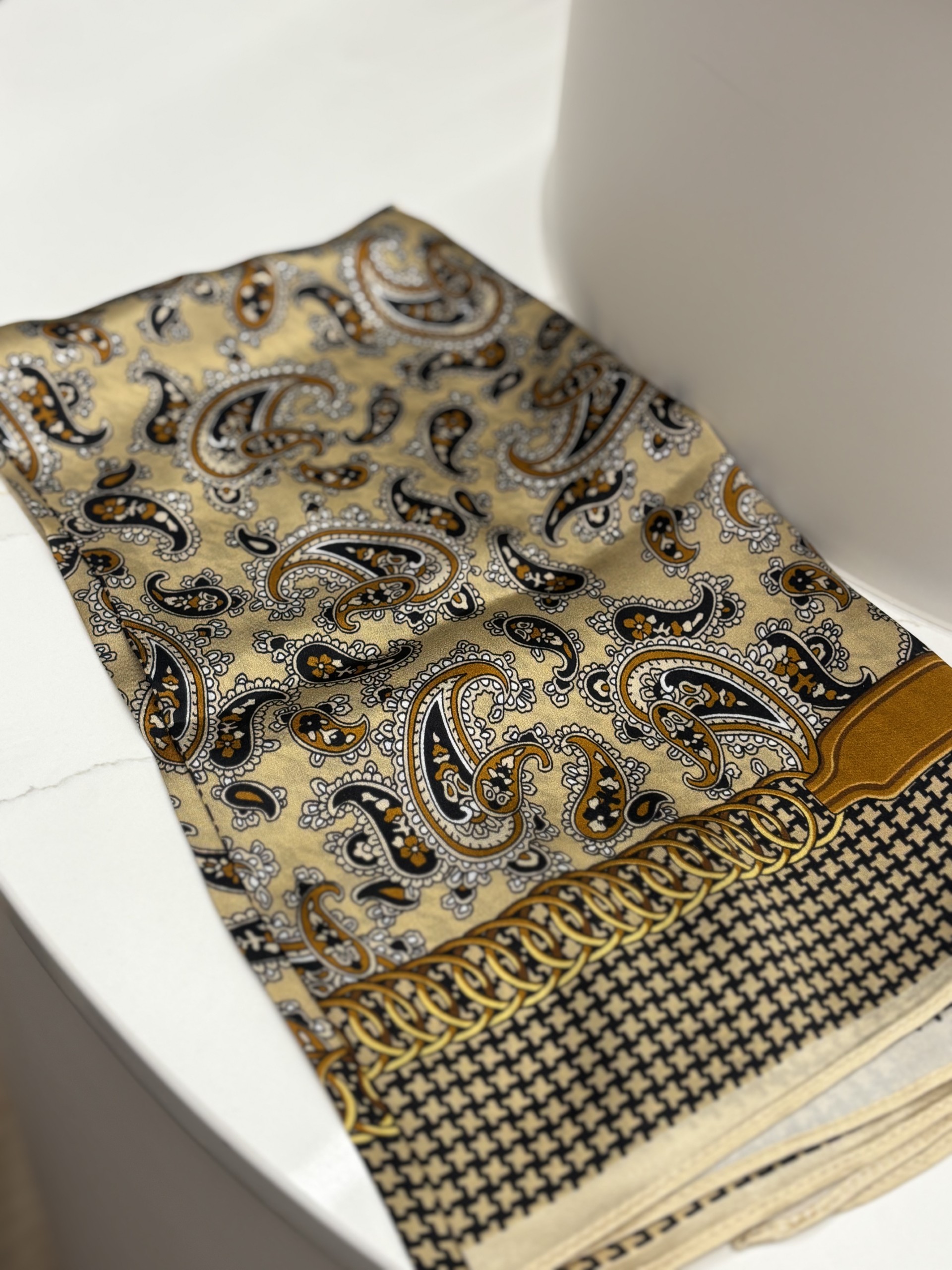 Foulard en soie à motif pied de poule Tom & Eva 