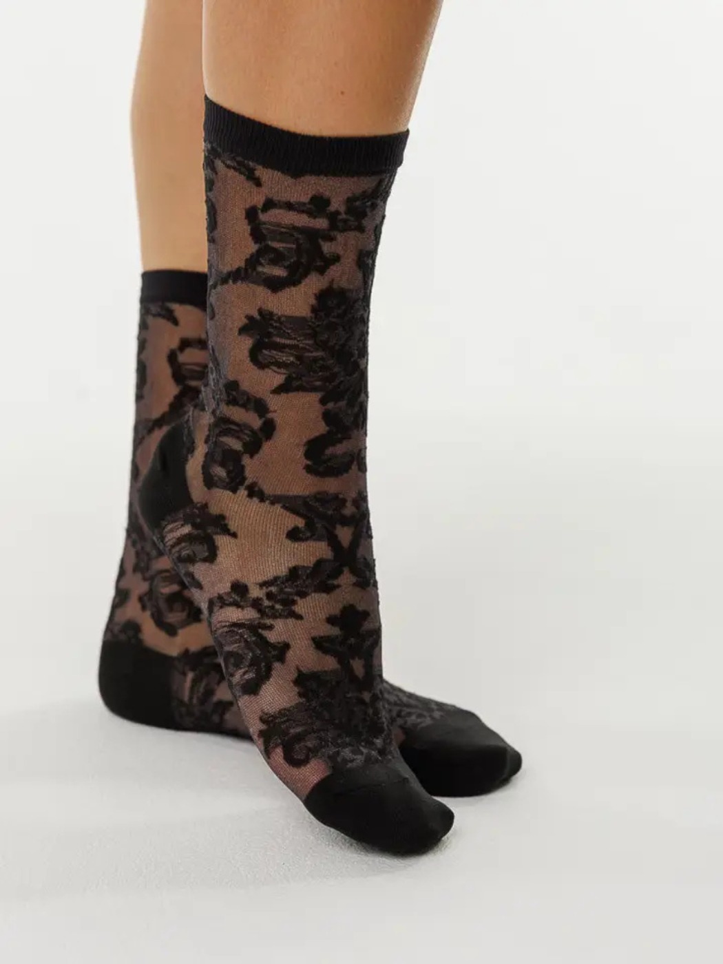 CHAUSSETTES TRANSPARENTES ÉLÉGANTES