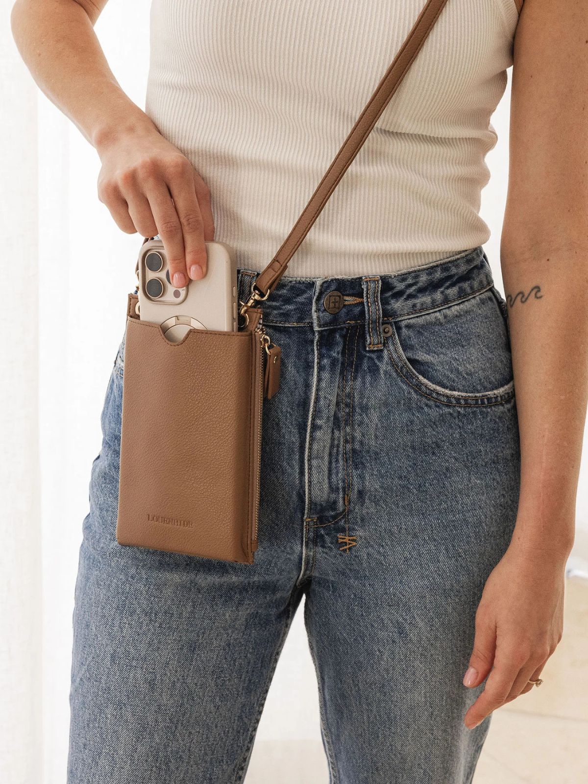 Sac pour téléphone RFID Suki Caramel Louenhide 