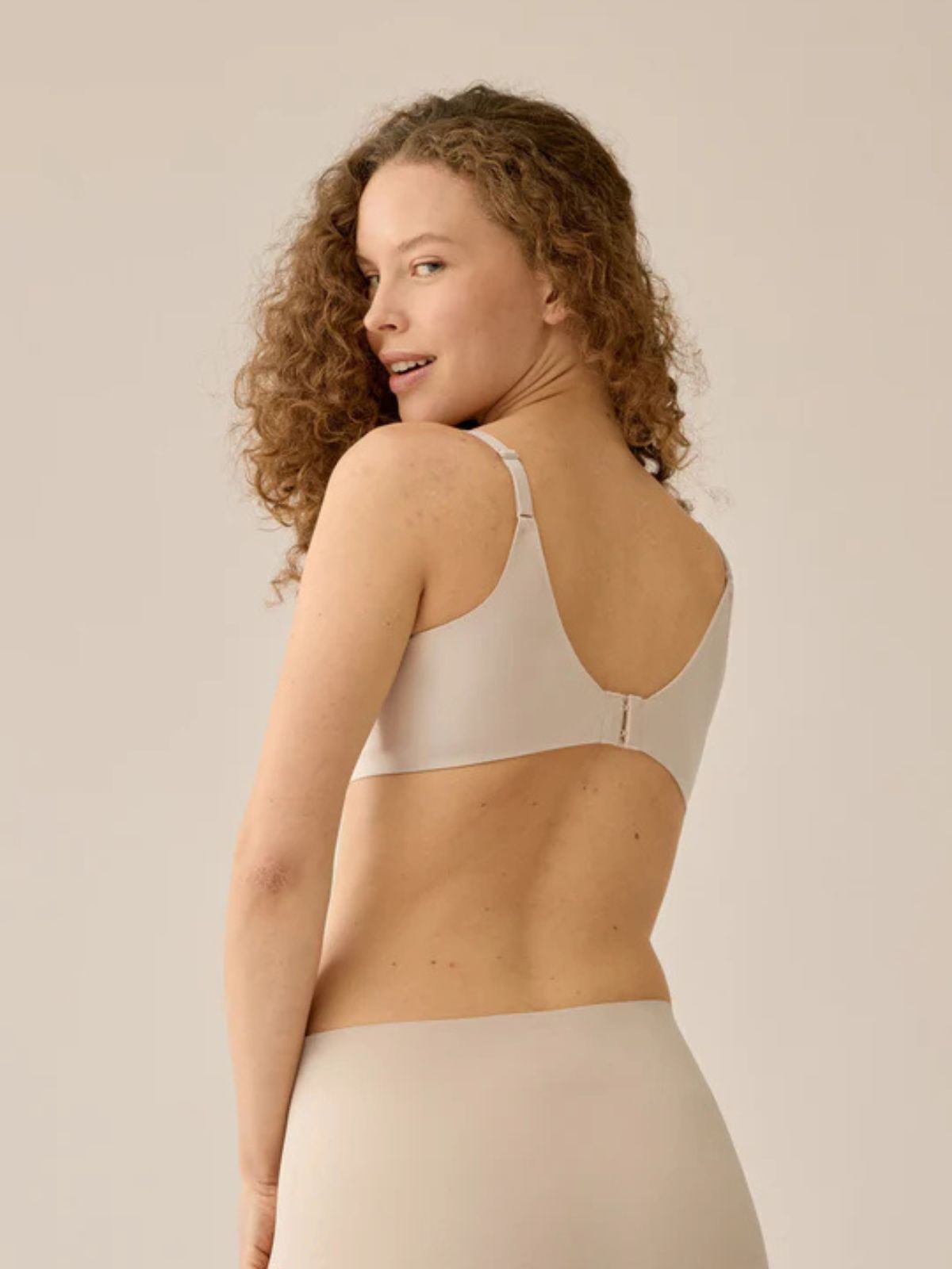Soutien-gorge à armatures lissant le dos Naturana 