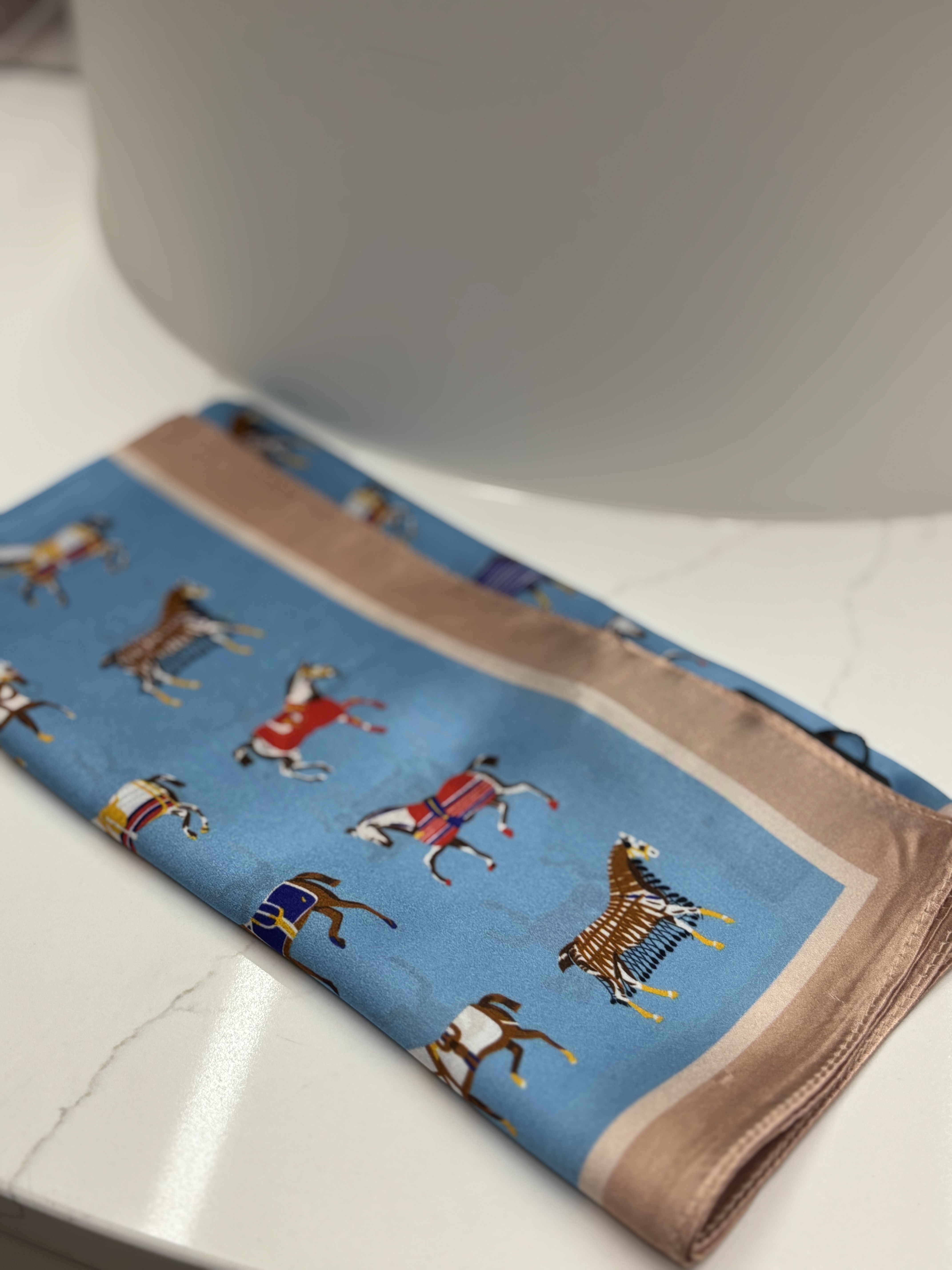 Foulard en soie avec petit chevaux Tom & Eva 