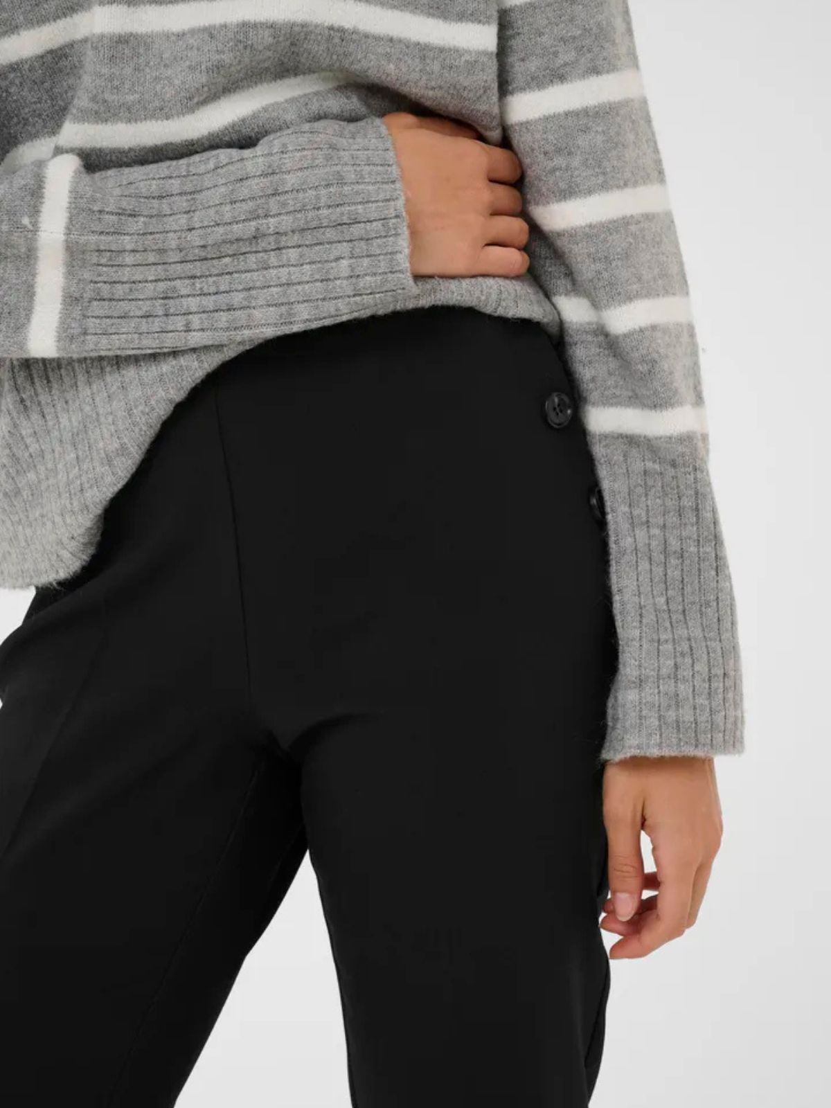 Pantalon à poches boutonnées Kaffe 