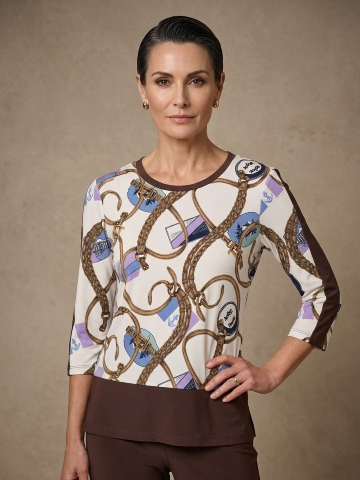 Pull élégant agrémenté de pierres décoratives Frank Lyman 