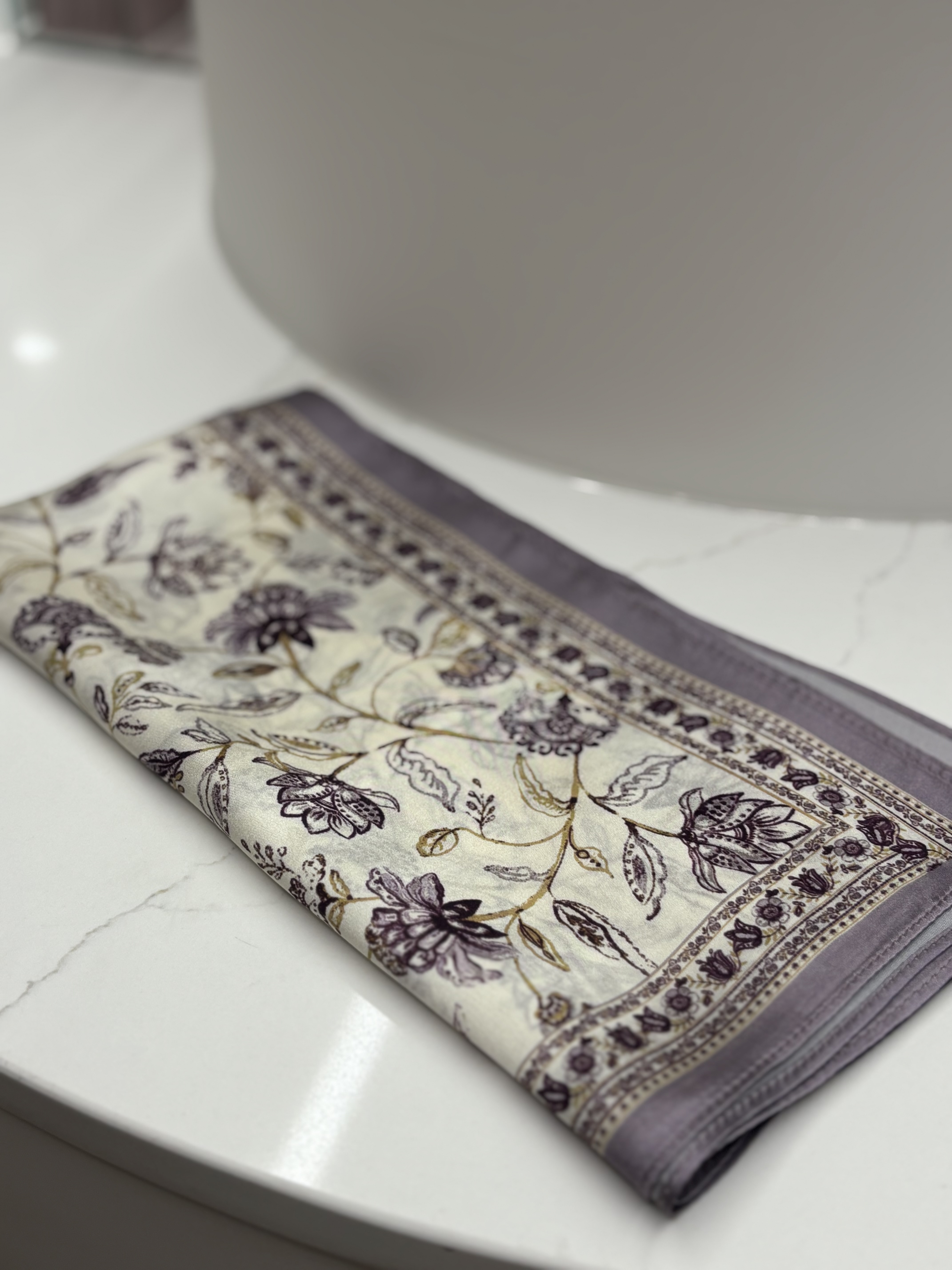 Foulard en soie fleurie Tom & Eva 